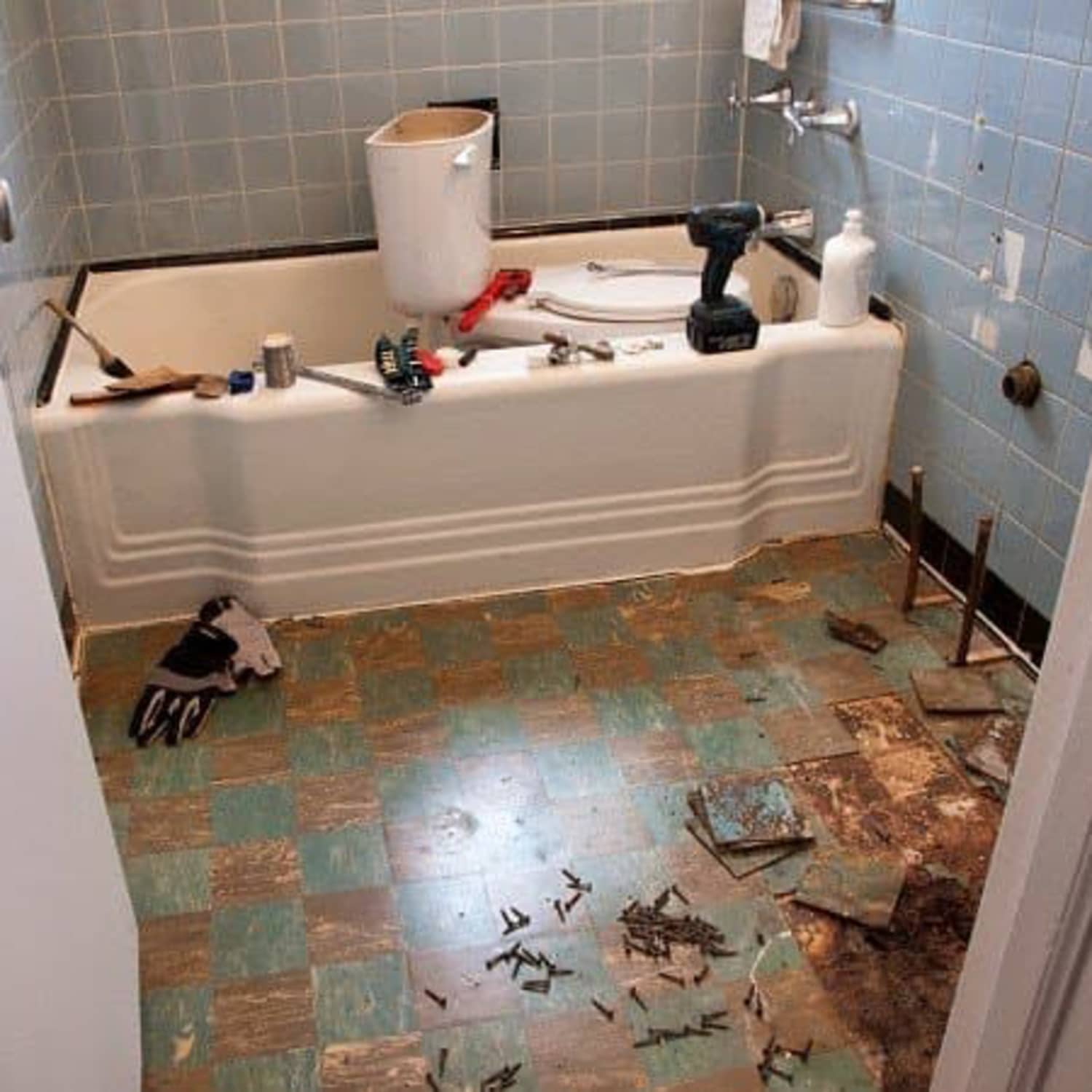 Preserving Vintage Bathroom Tile Remodeling Ideas Apartment Therapy