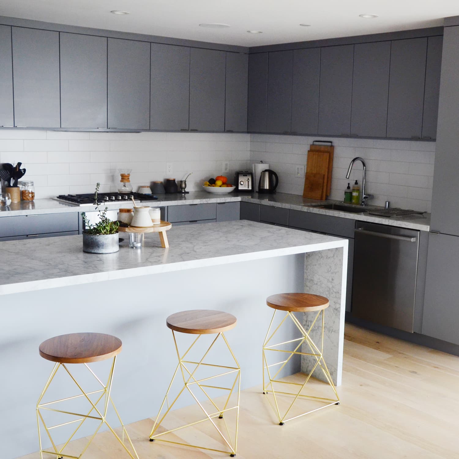 How Much Walking Space Is Required Around A Kitchen Island