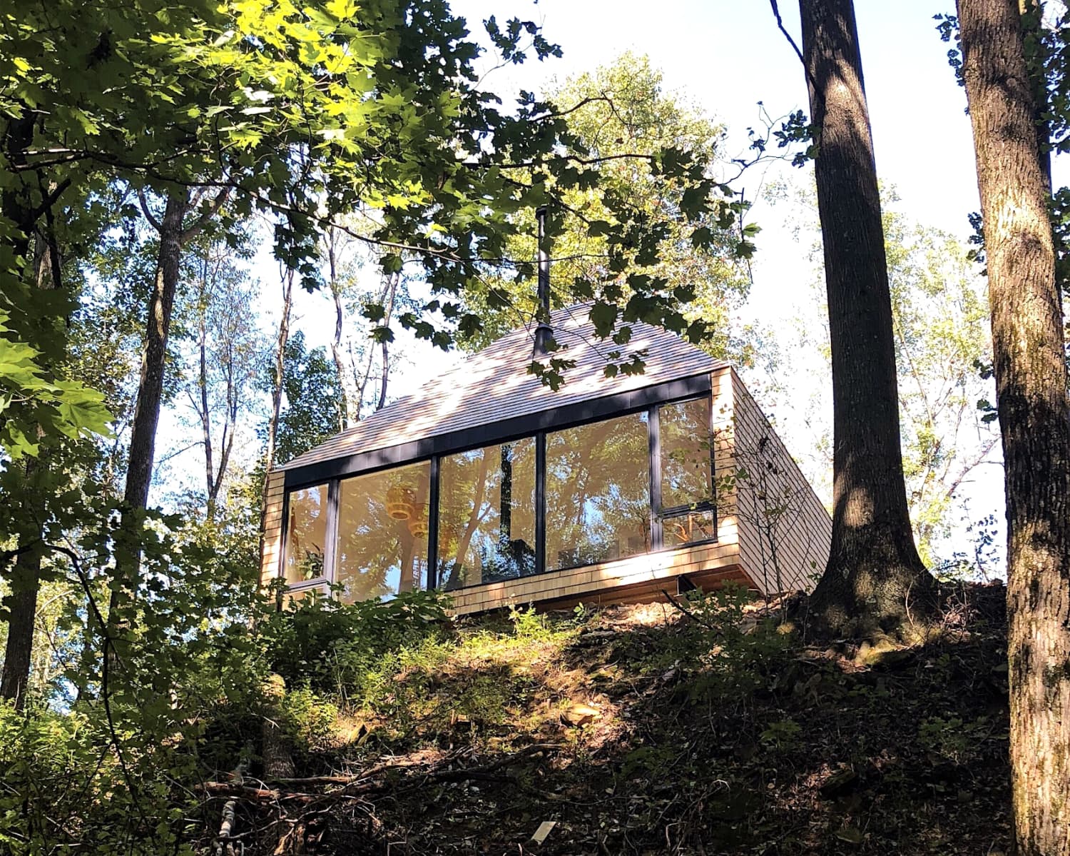View of How This Small Off-Grid Cabin Embodies the Idea of Minimalism