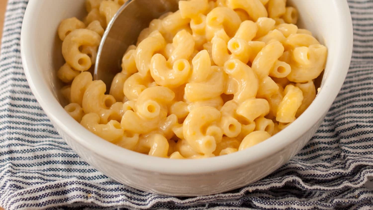 How To Make One-Bowl Microwave Macaroni and Cheese-image