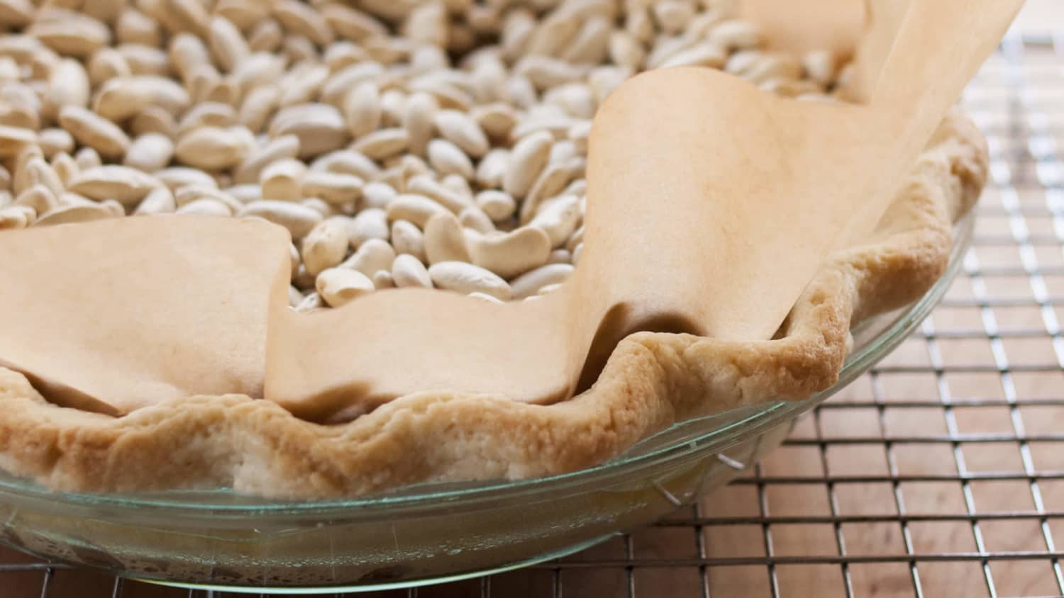 How To Blind Bake a Pie Crust-image