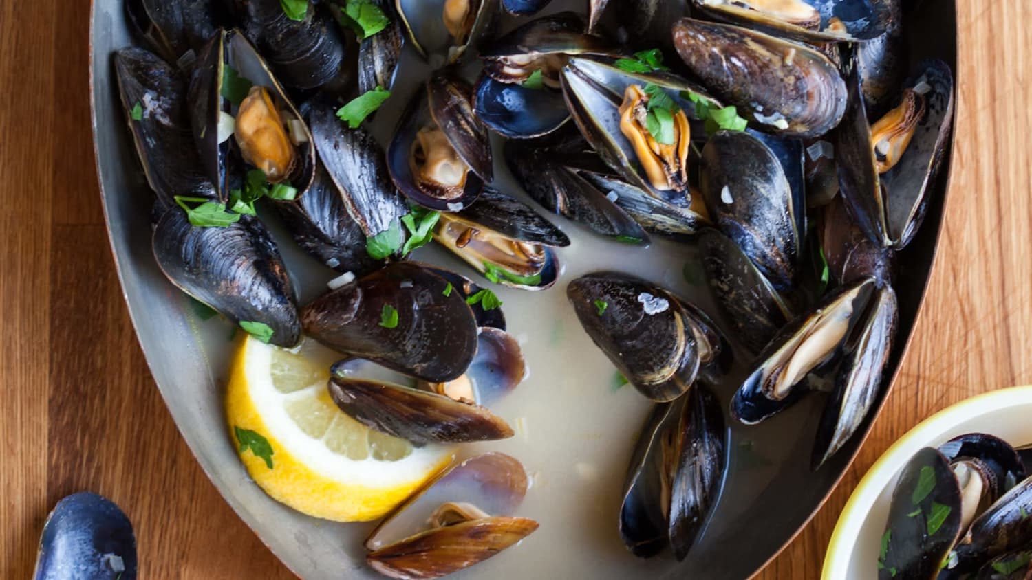 How To Make Steamed Mussels-image