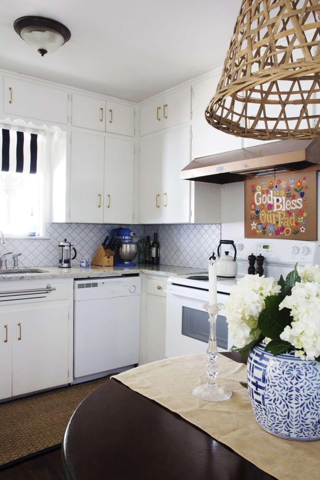 Listen Up, Renters: Changing Your Kitchen Cabinet Hardware ...