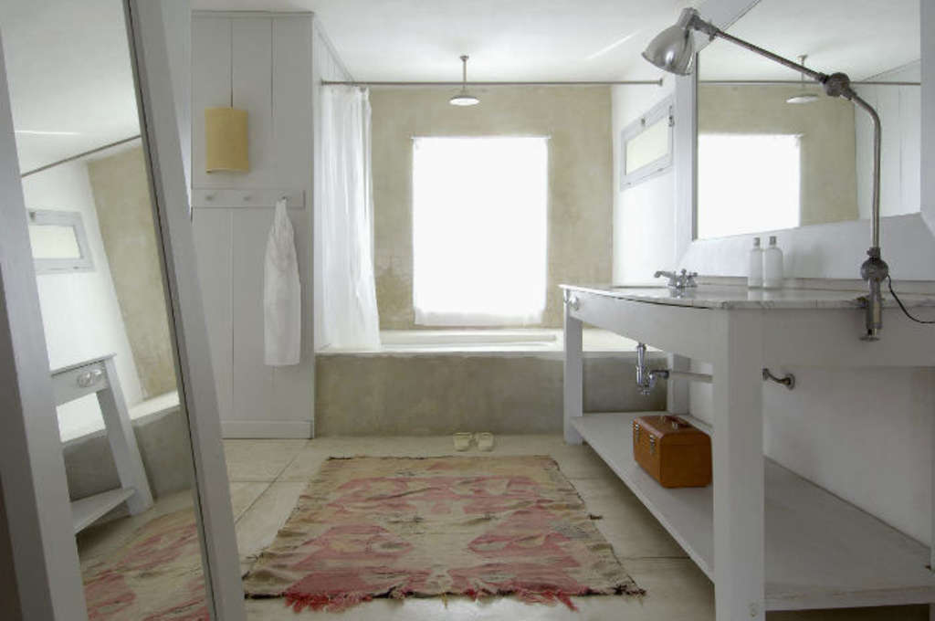Wool Rug In Bathroom Photos