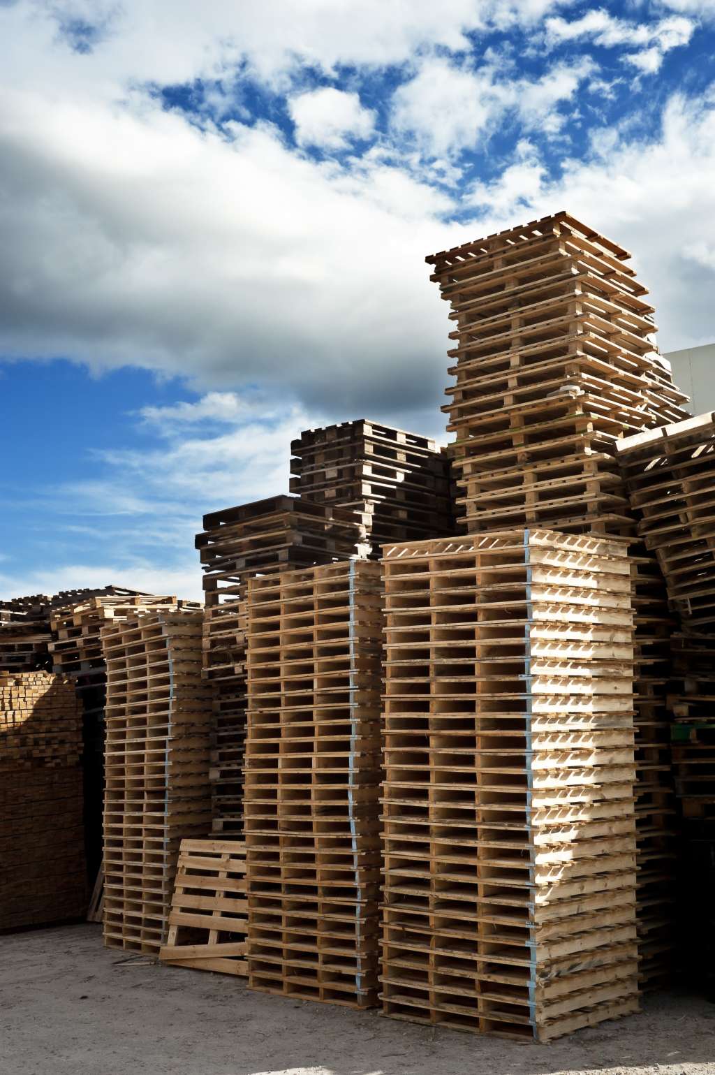 Pallet Furniture: How to Choose and Prepare Reclaimed Wood ...