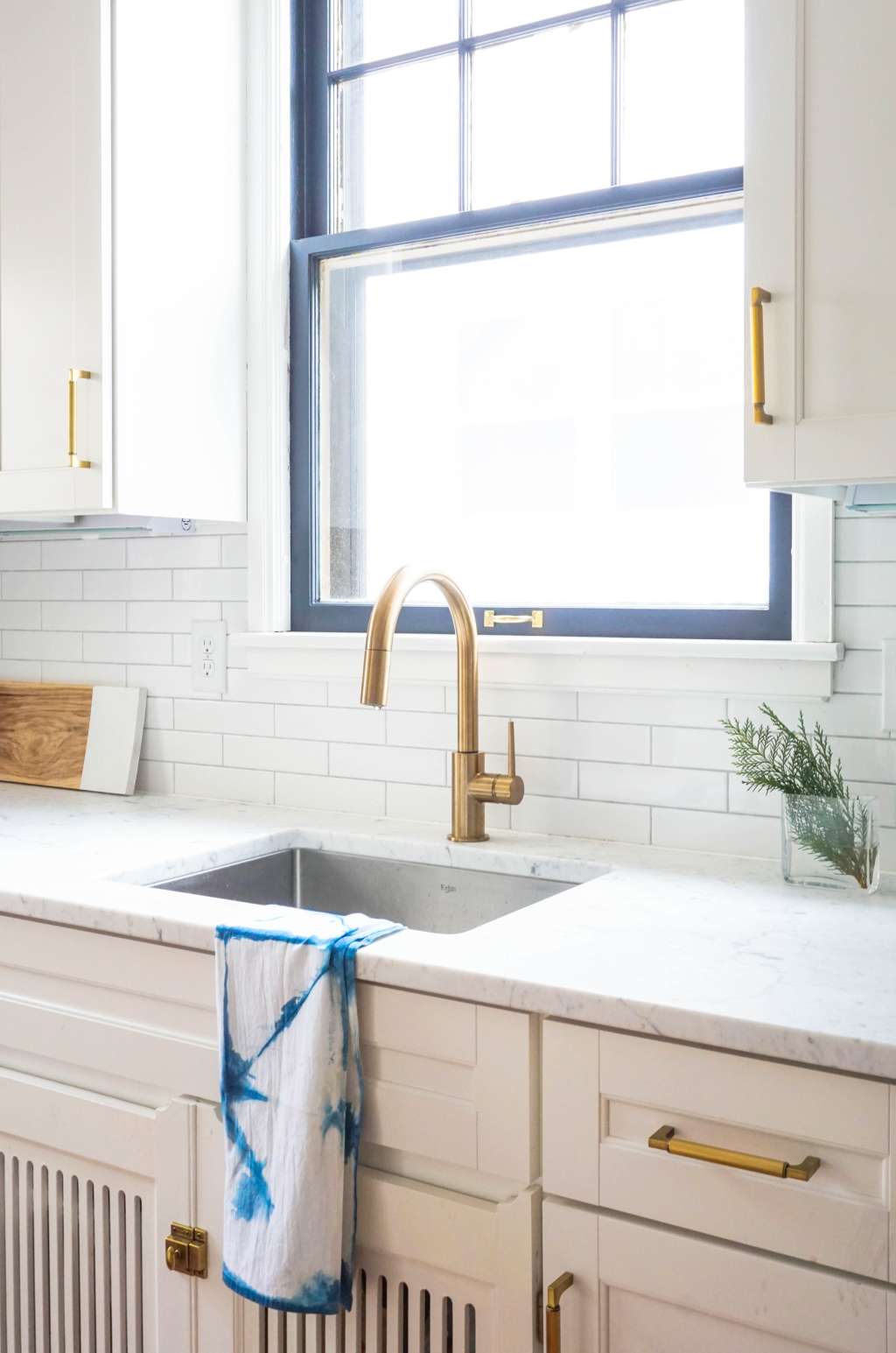 Kitchen Sink Window Decorating Ideas | Apartment Therapy