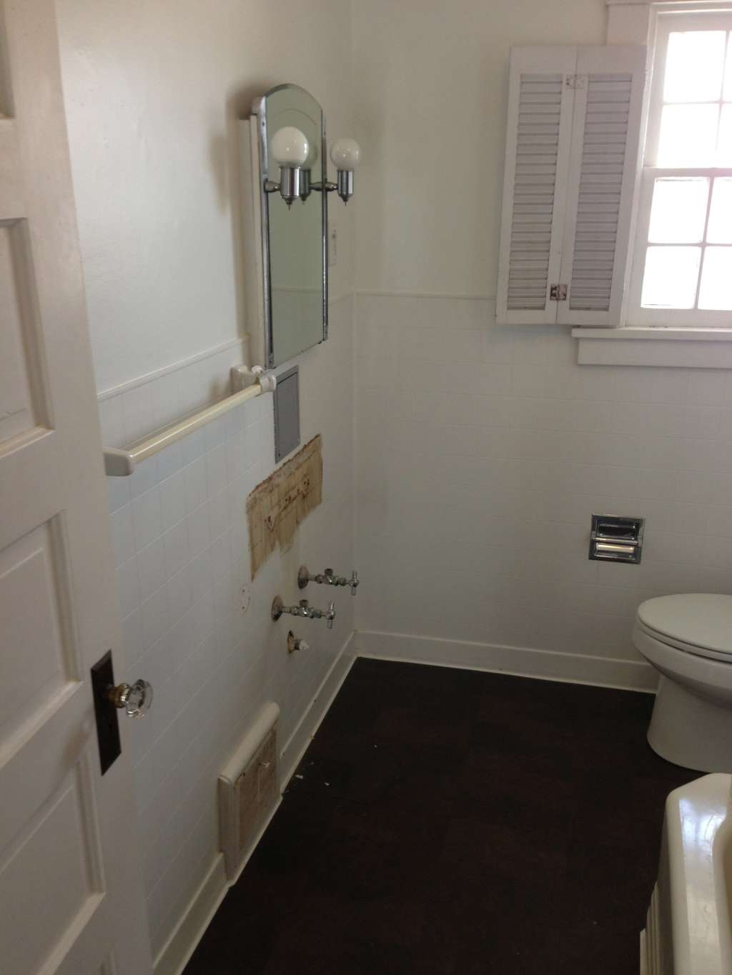 Before & After A 100 Year Old Bathroom Gets a Makeover