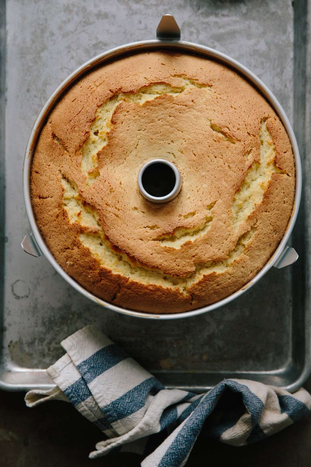 what-s-the-difference-between-bundt-pans-sponge-cake-pans-and-chiffon
