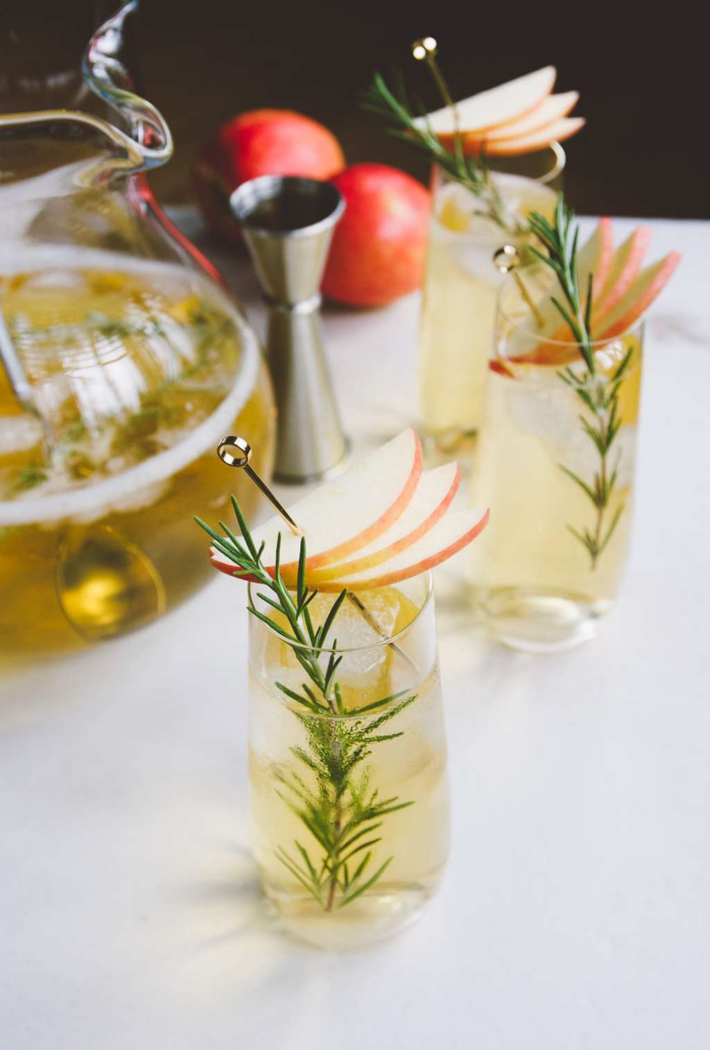 Boxed Wine Pitcher Cocktails White Wine, Rum & Apple Cider Cocktail