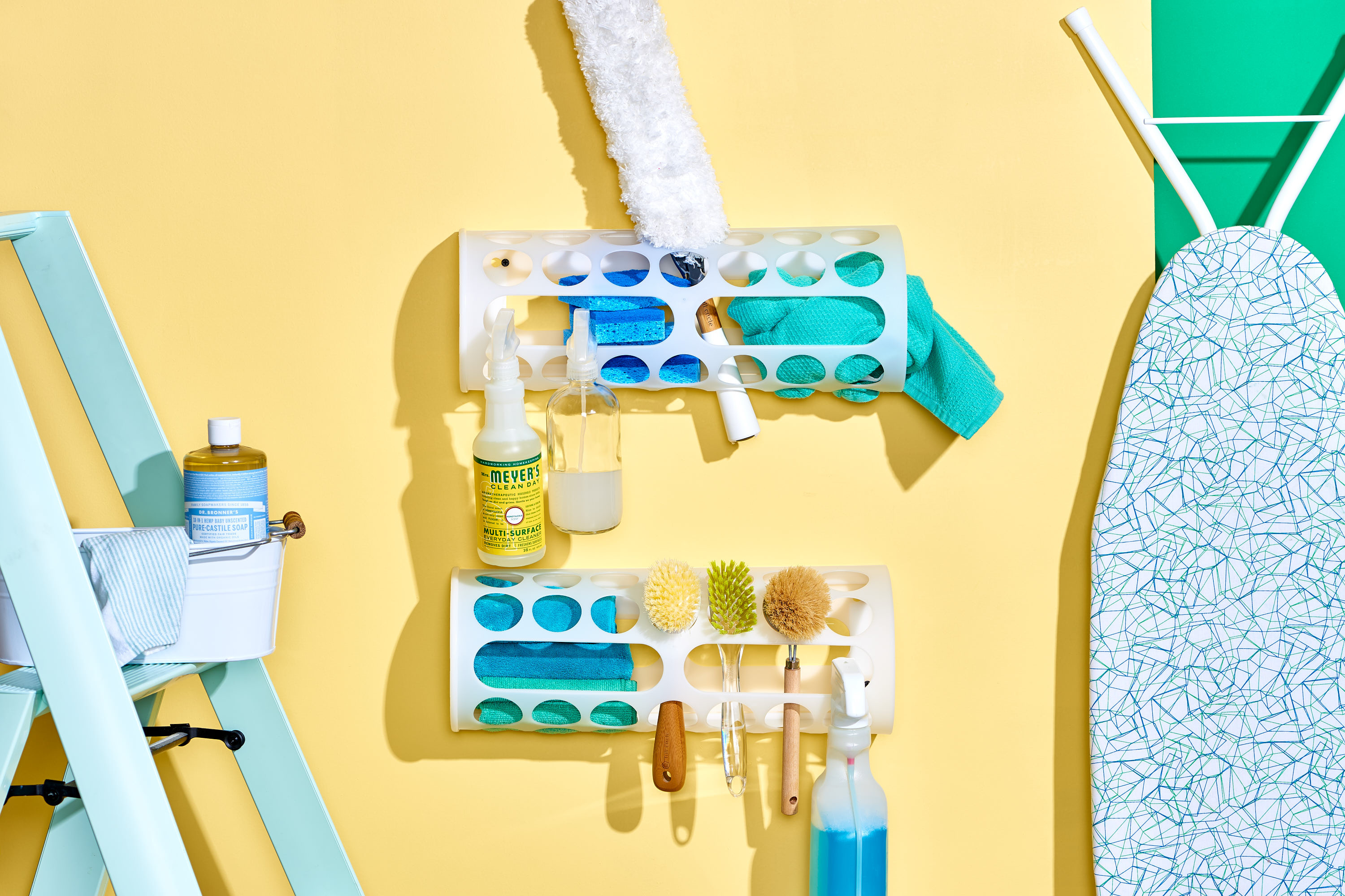 DIY Cleaning Supplies Organizer (SO Simple, Cheap and Perfect!)