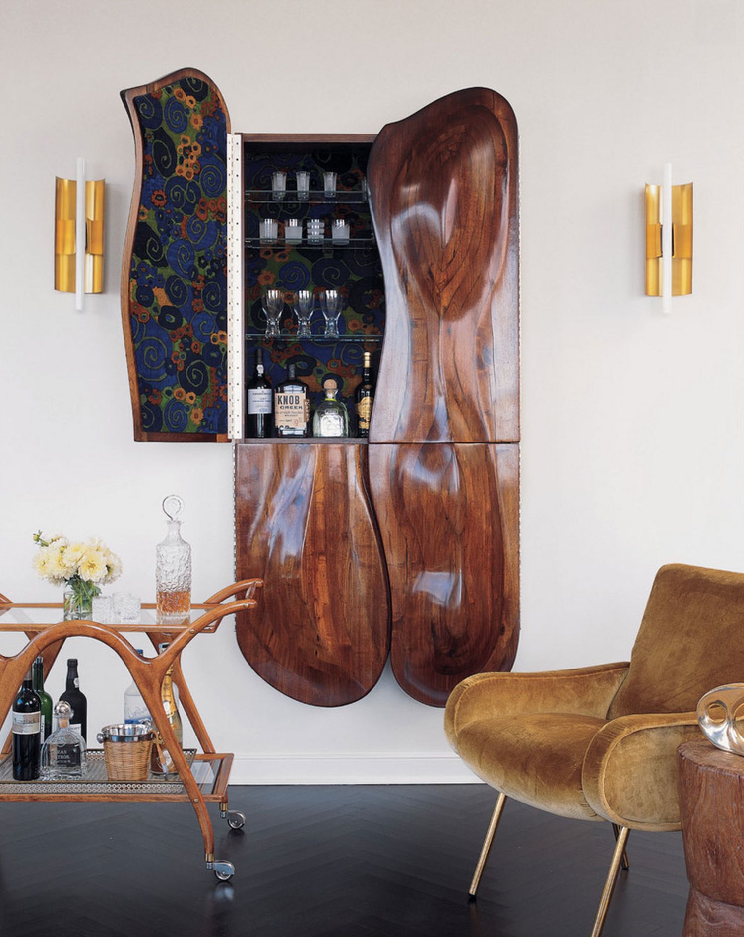 This Amazing Wall-Mounted Cabinet Bar Exists To Put Your ...