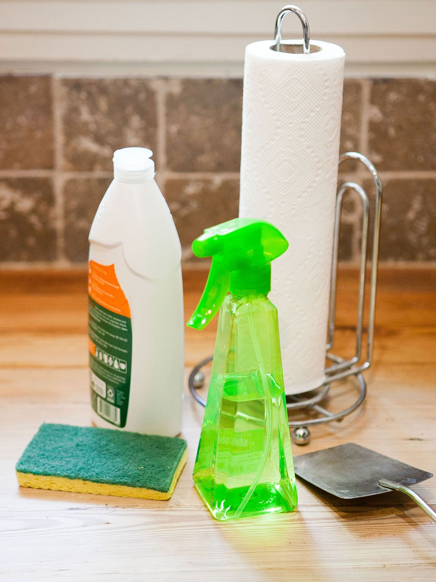 Kitchen Cleaning Using Organic Cleaners