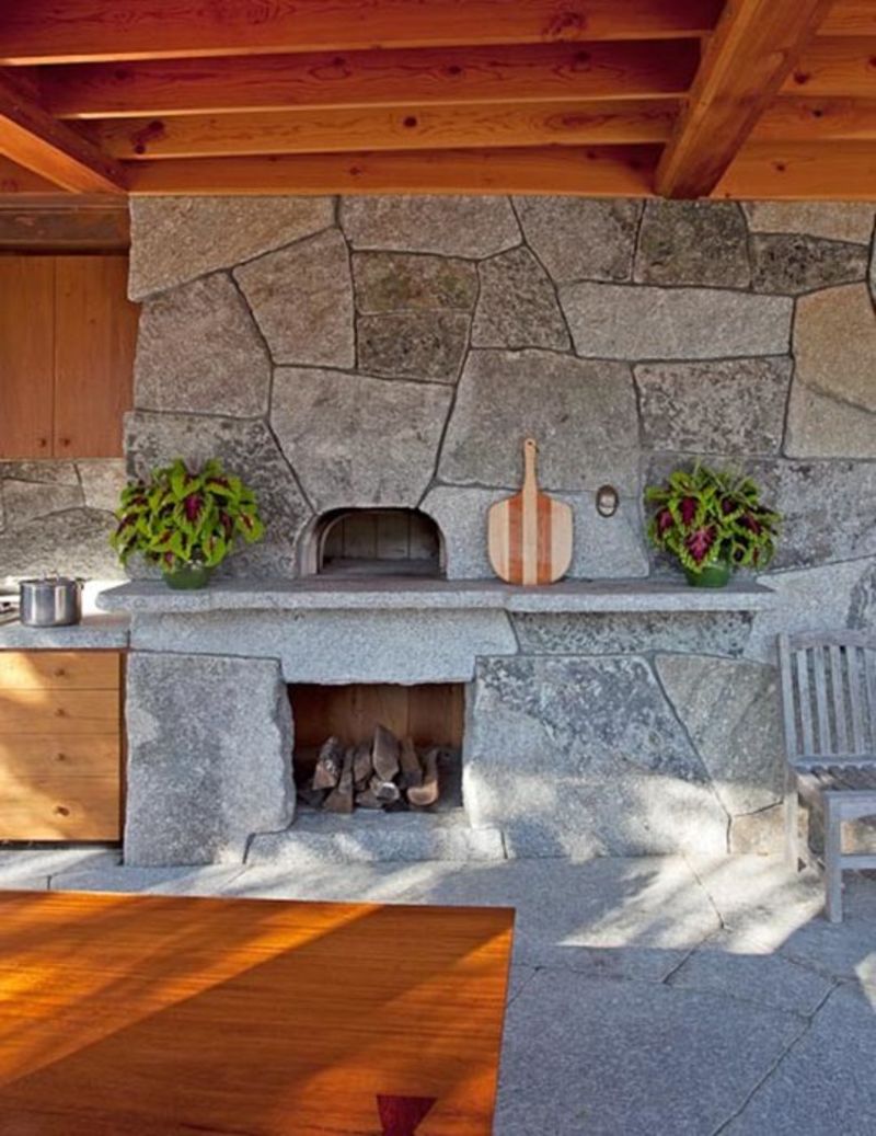 Backyard pizza oven