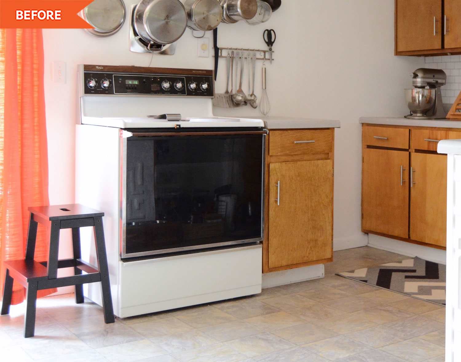 This Dramatic Paint Color Revamped a Dated '90s Kitchen