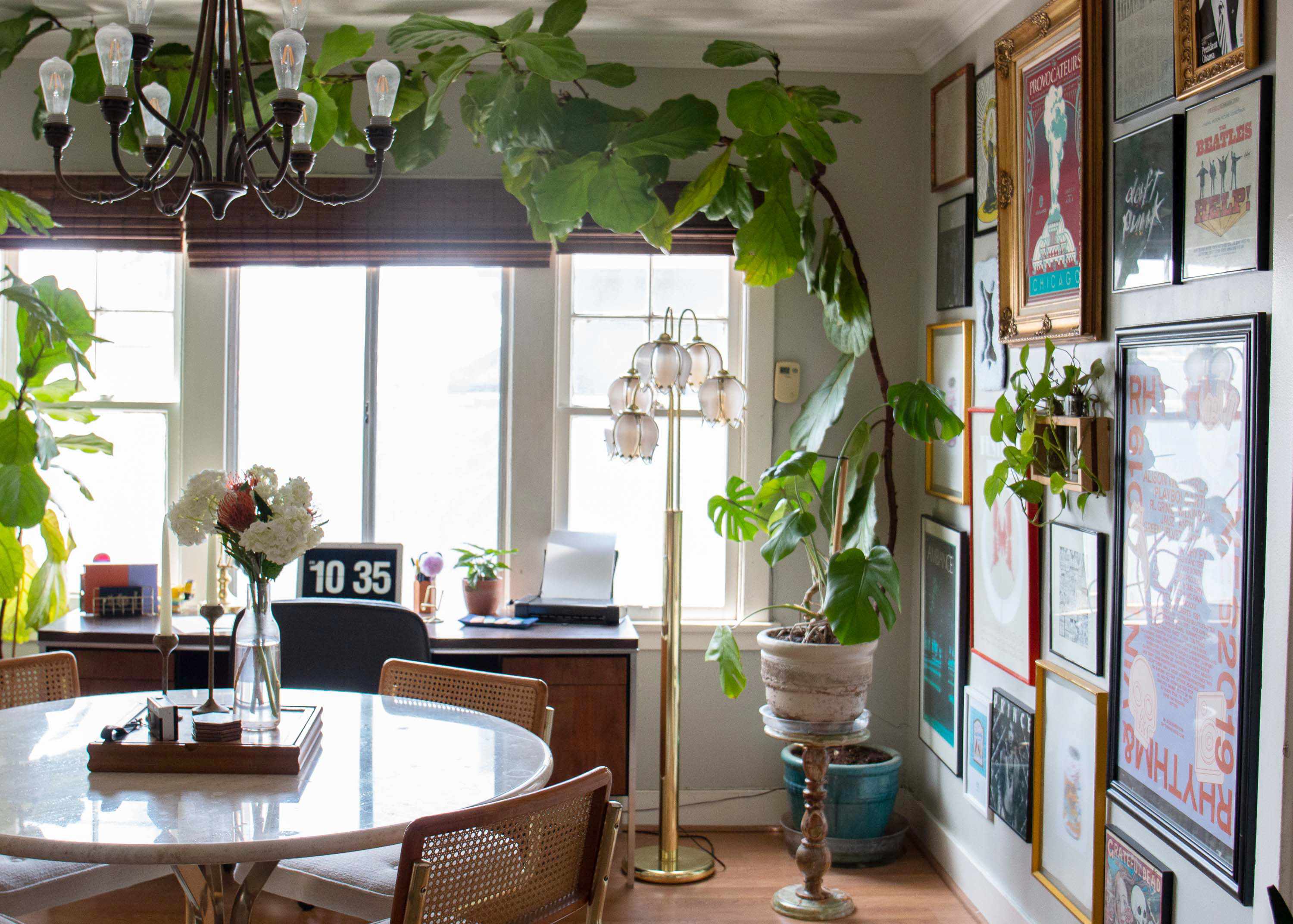 A Tiny Studio Apartment Has the Chicest 