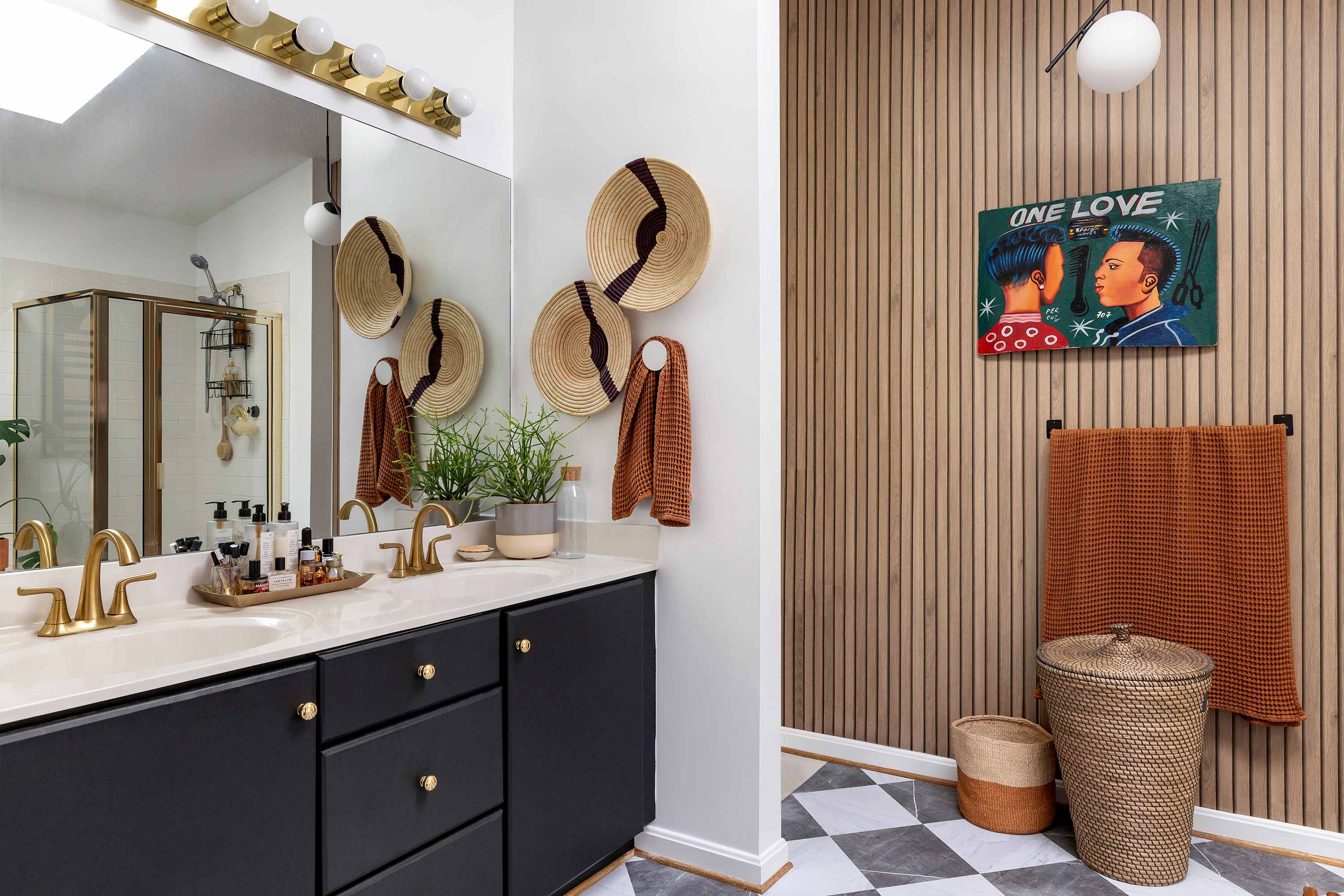 A Renter Hated Her “Unsightly” Shower Door — She Covered It Within Minutes