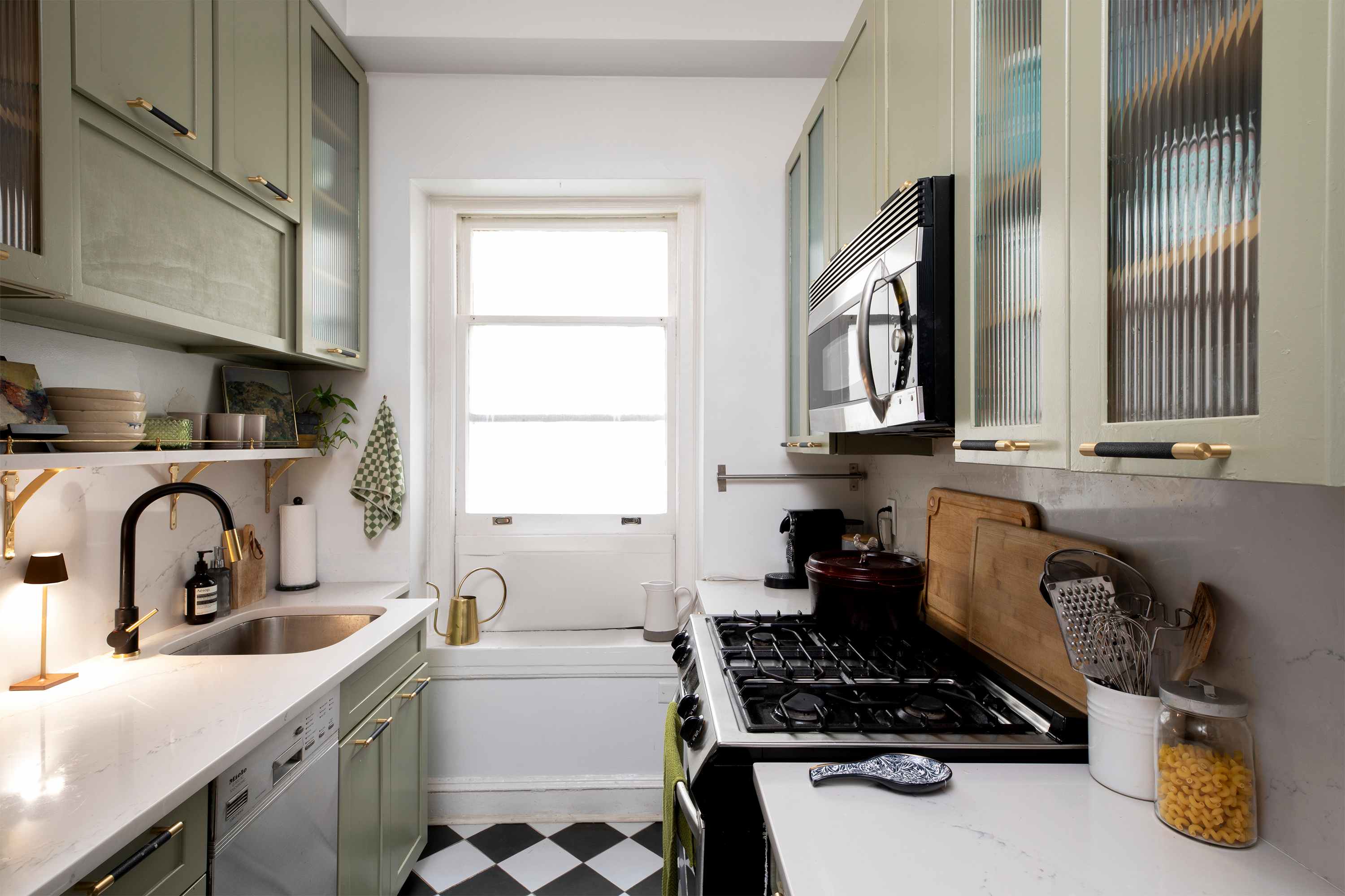 This Might Be the Most Small-Space-Friendly Dish Rack I’ve Ever Tried