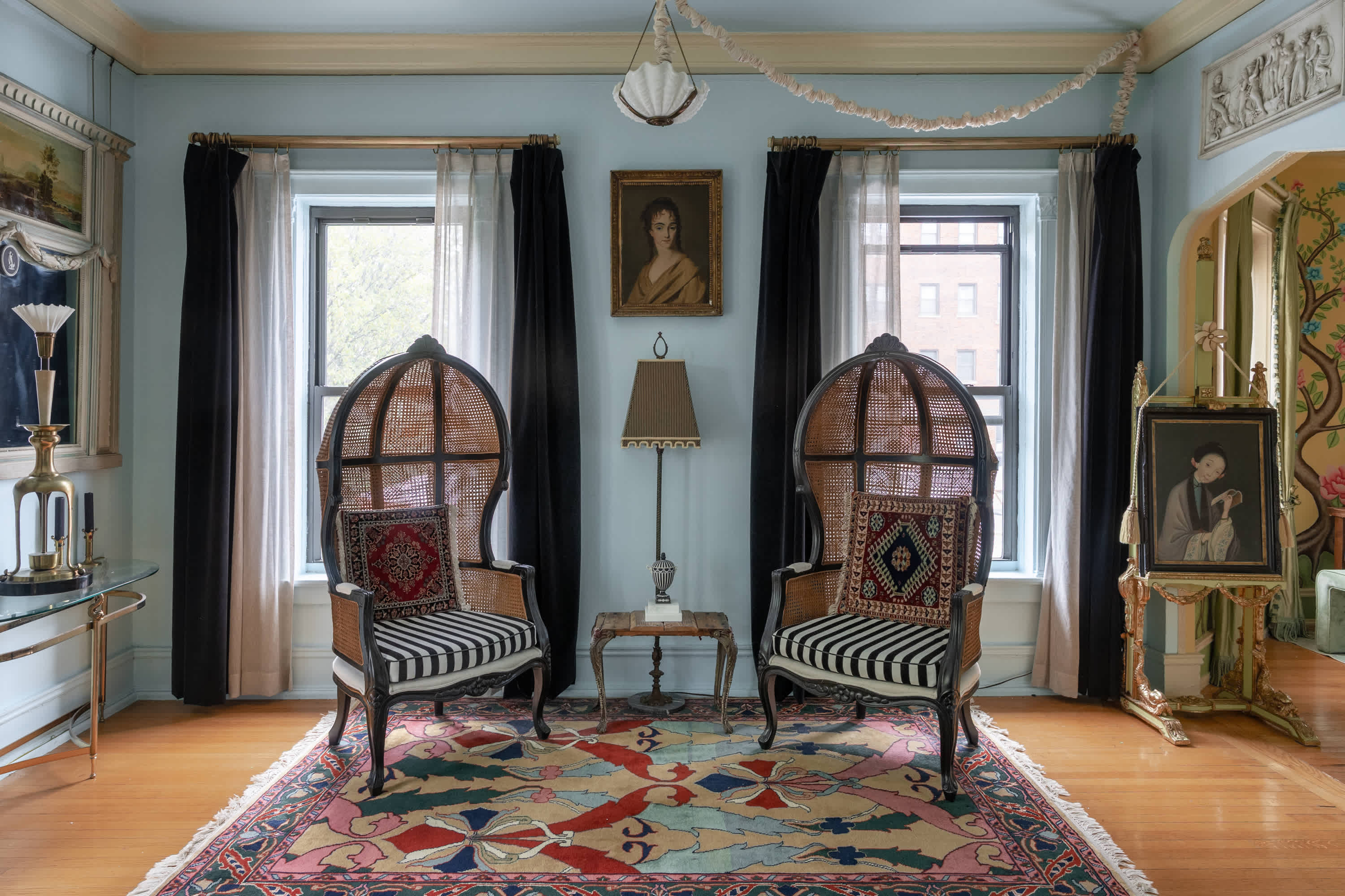 This Lifelong Maximalist Transformed a 120-Year-Old Chicago Rental Apartment