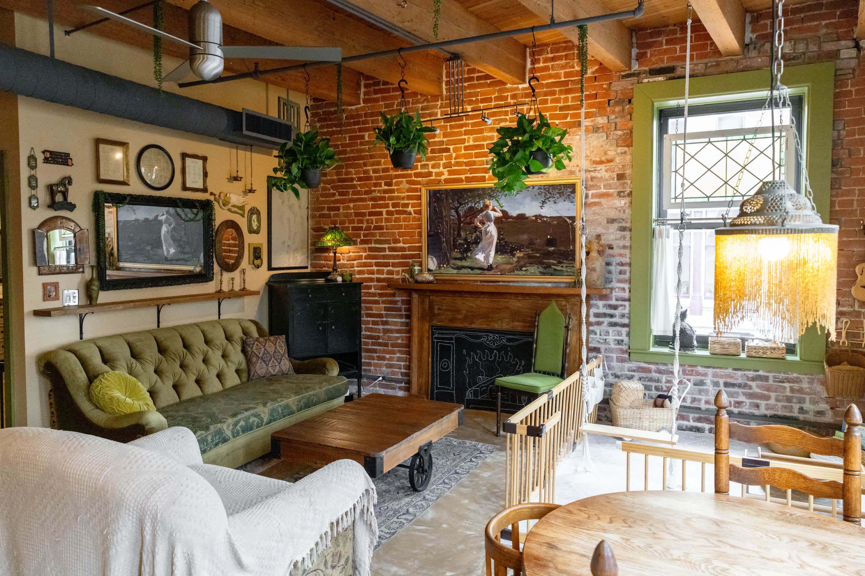 An Apartment’s Unusable Fireplace Got the Cutest Chalkboard Makeover