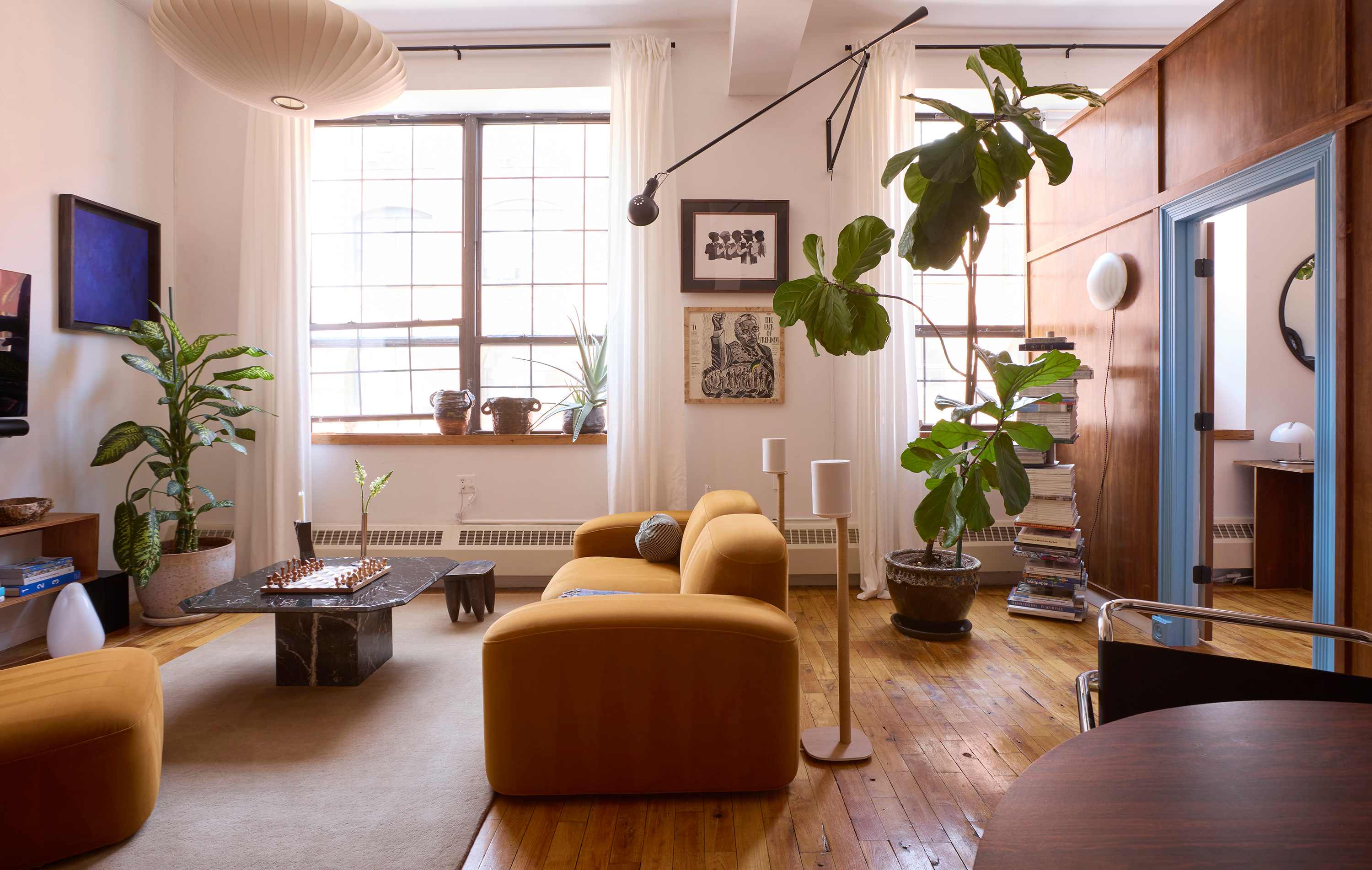 This $1500 Renter-Friendly Wall Transformed a Plain, Open Box in Brooklyn