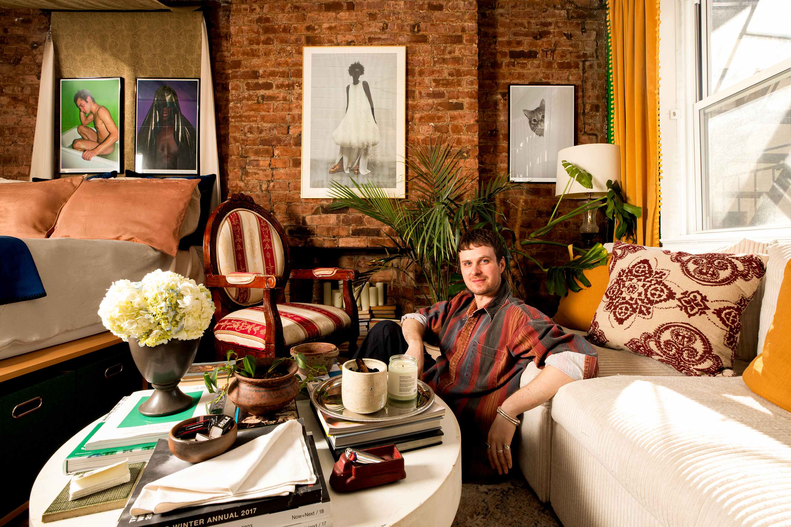 Everyone Told Him Not to Put His Bed in the Middle of This 300-Square-Foot Studio - He Did It Anyway