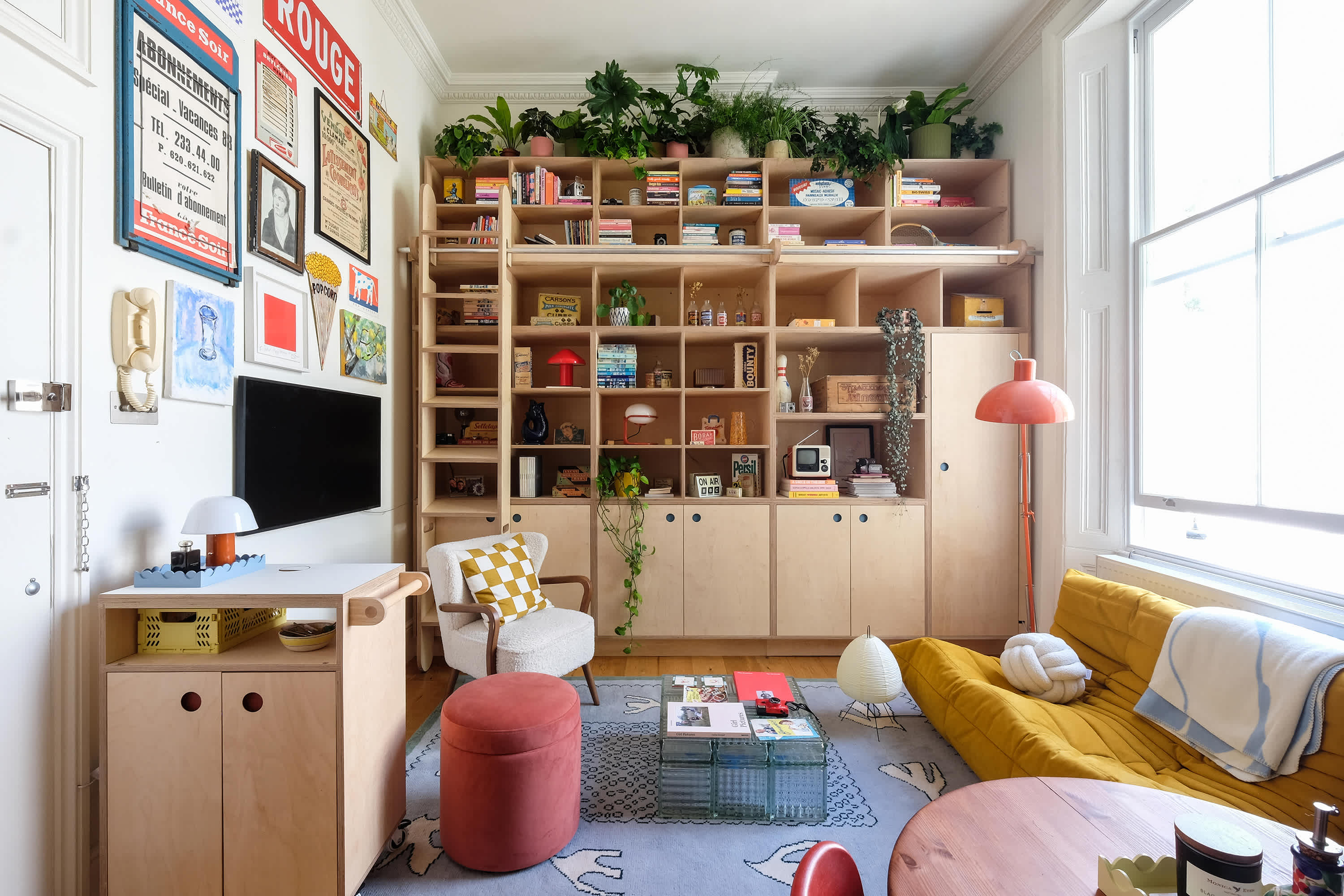 A 489-Square-Foot London Apartment Feels