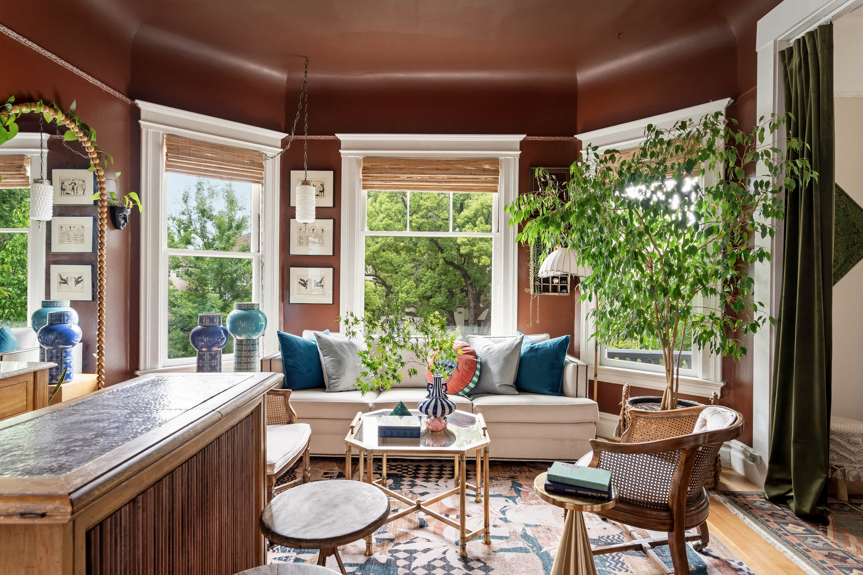 This 389-Square-Foot Studio Once Had Pur