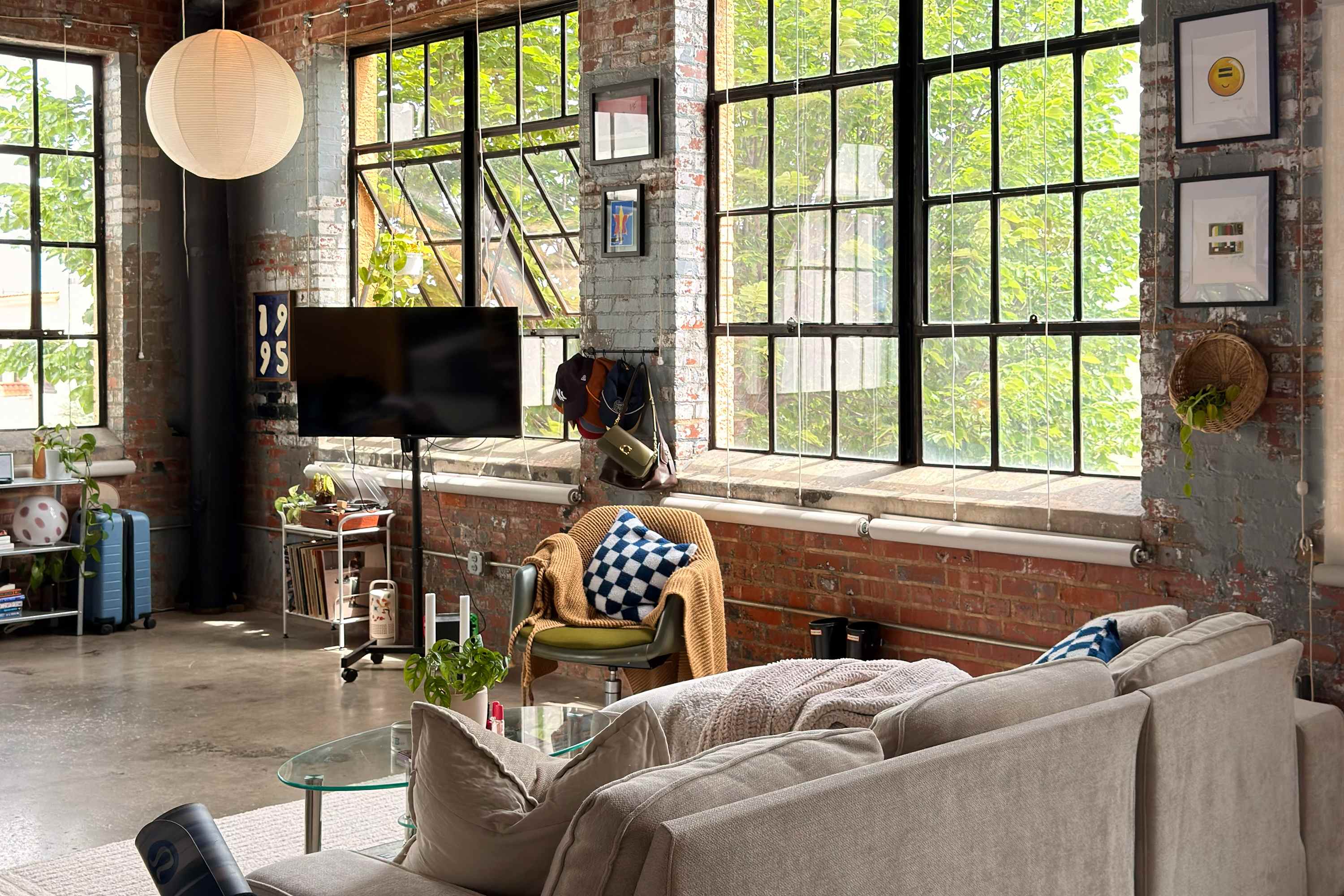 This Industrial Loft Feels More Like a Cozy 1990s Sitcom Set Than a Studio Apartment