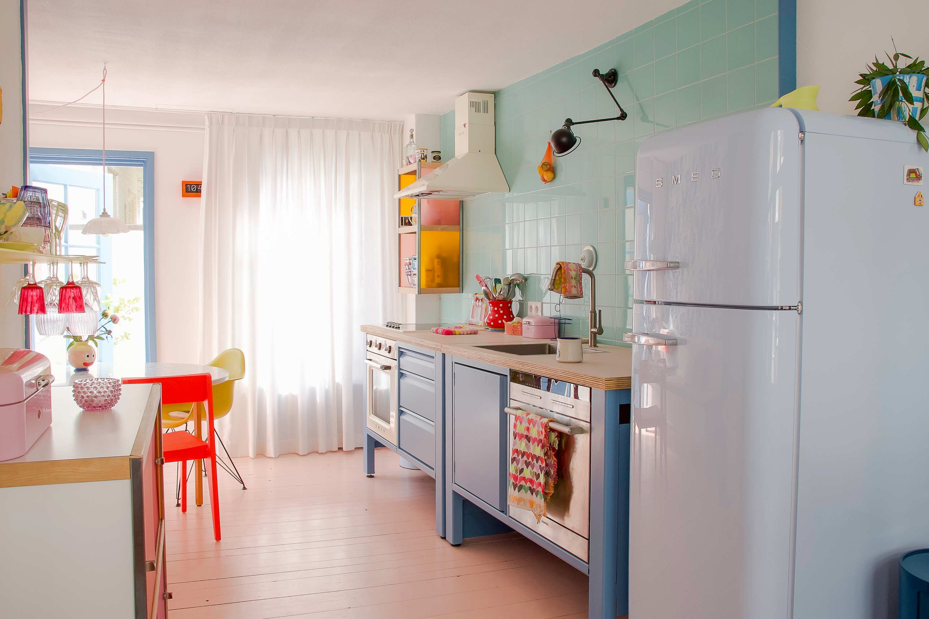 I’m Re-Creating This ’90s Tech Trend in My Kitchen Right Now