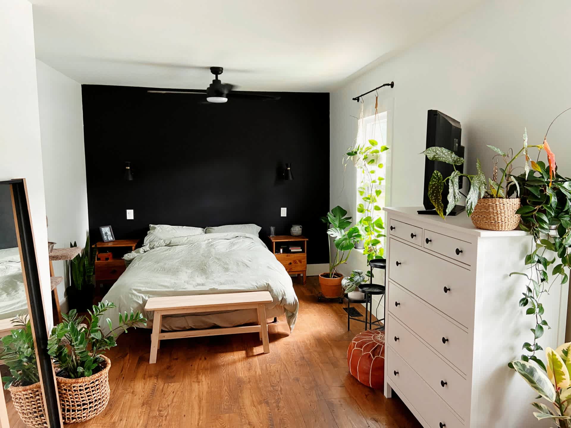Six Years After Painting My Walls Black, I’d Never Do It Again