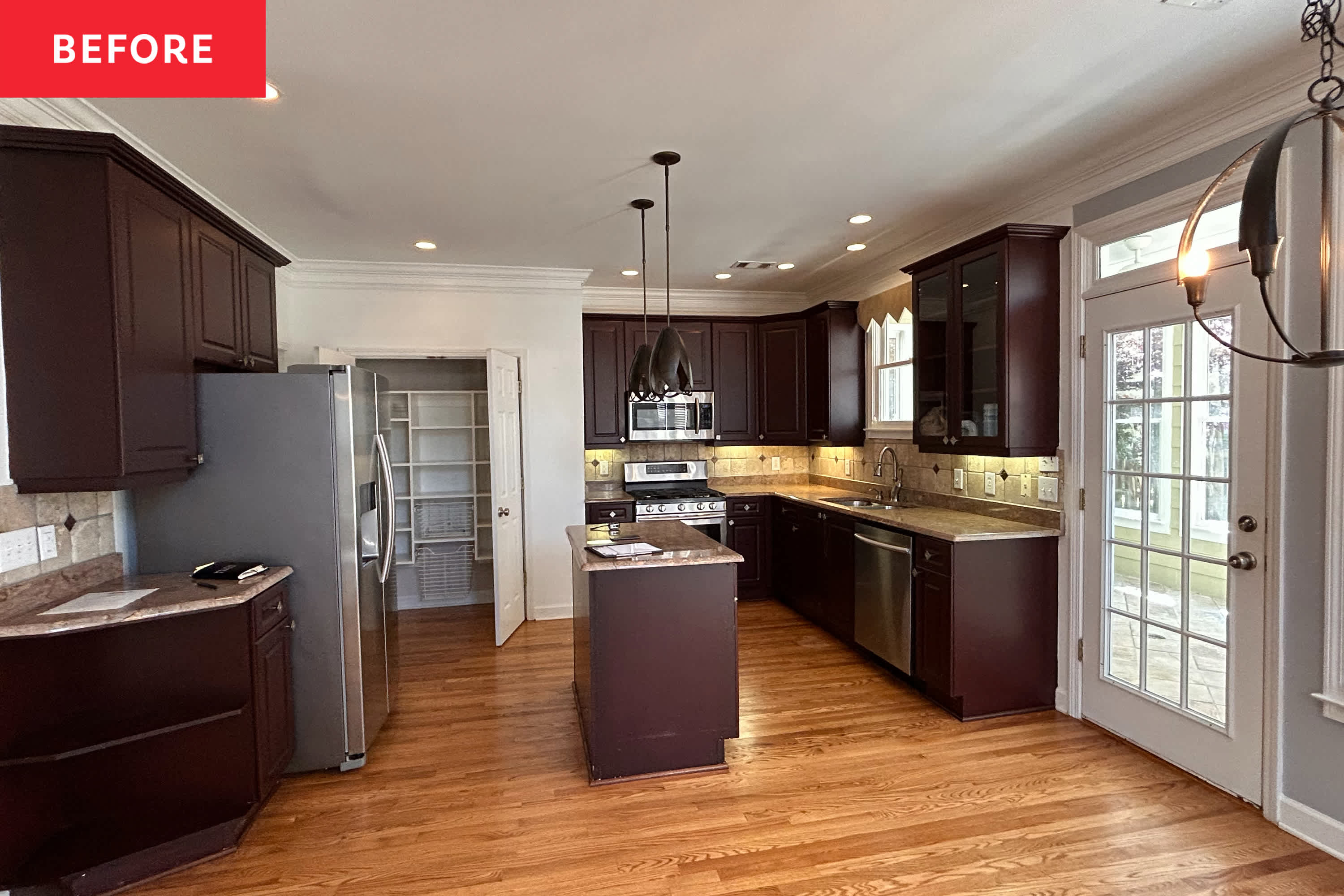 A Once-Dark Craftsman Kitchen Now Has a Backsplash That Glimmers Like the Ocean