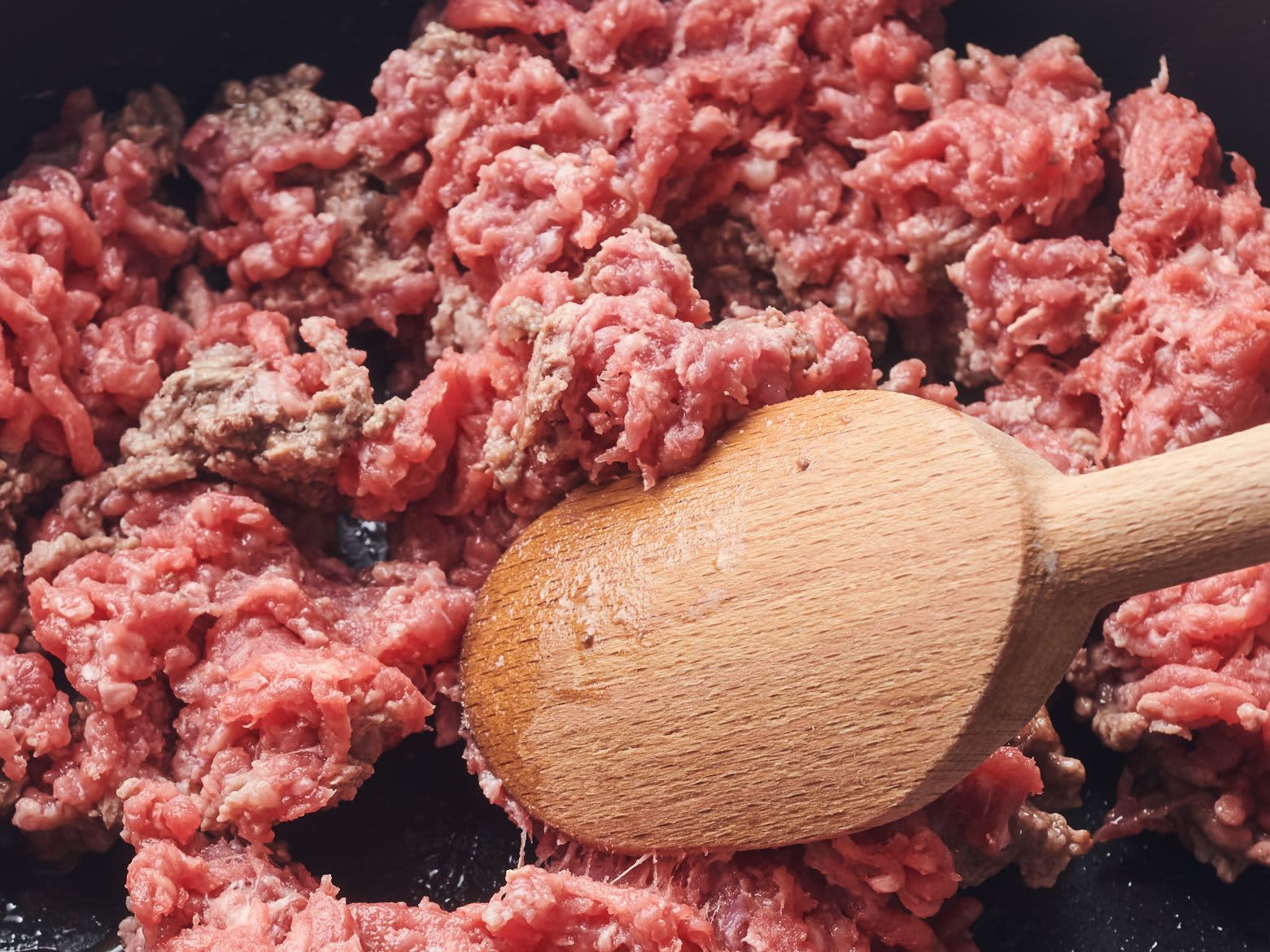 A Butcher Just Told Me the Only 2 Grocery Store Chains He'd Buy Ground Beef From