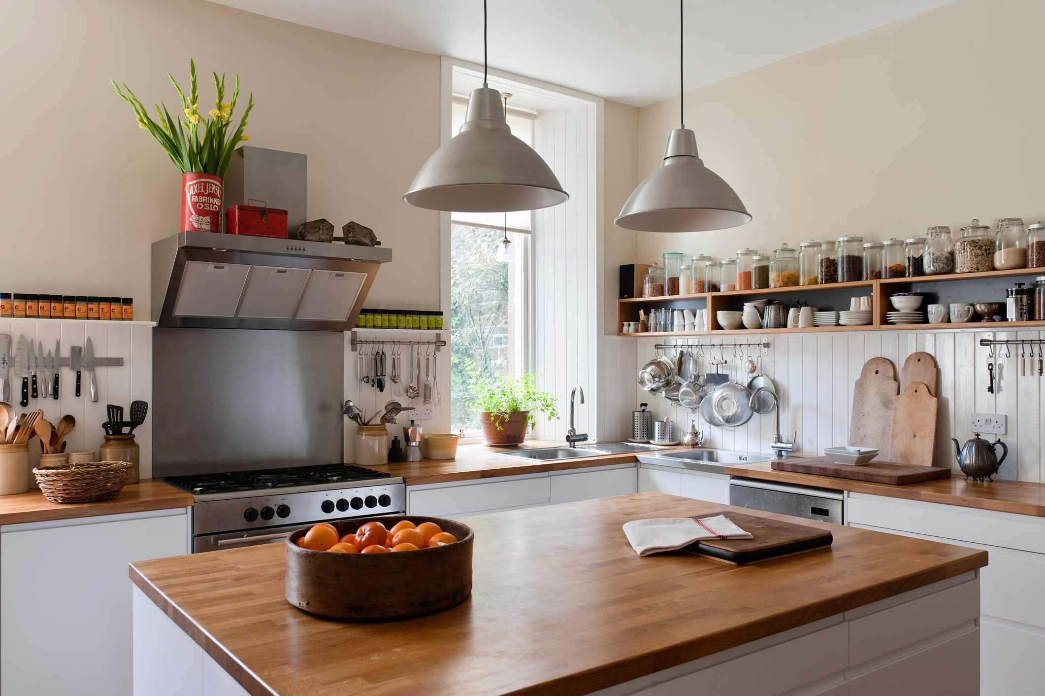 I Asked 2 Pro Organizers How to Make a Cramped Kitchen Feel Twice as Big, and Their Advice Is So Smart