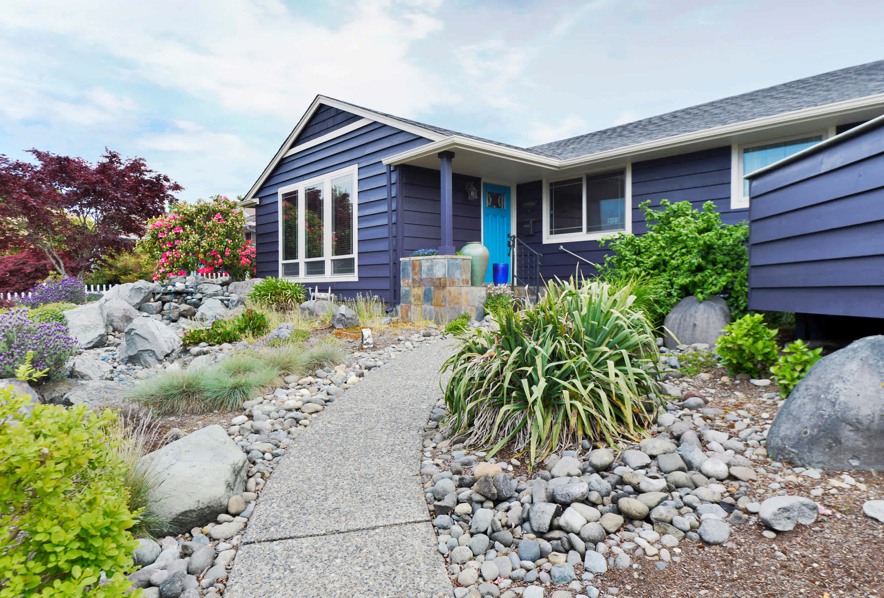 6 Outdoor Trends That Kill Curb Appeal, According to Designers