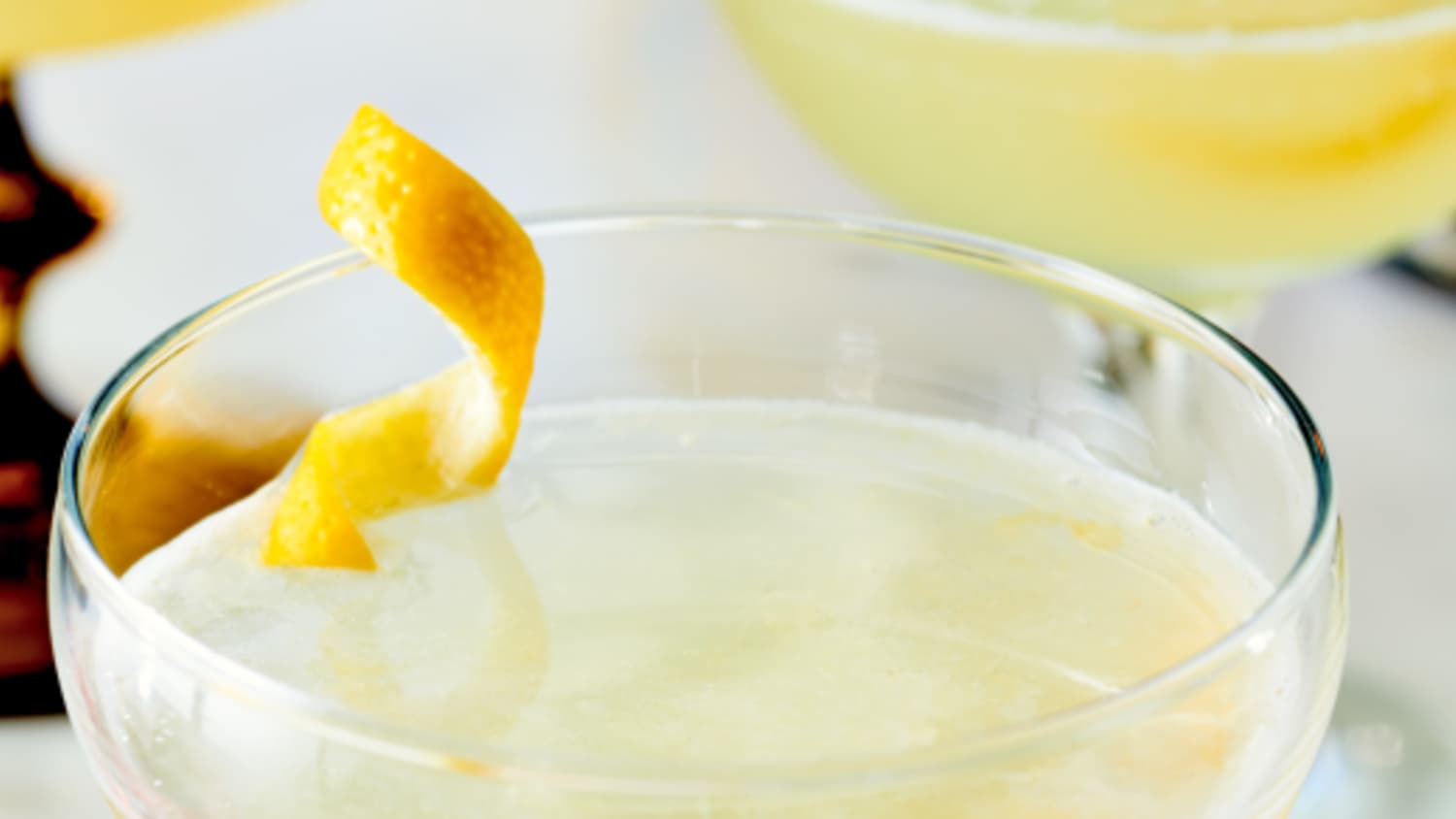 How to Make a Bee's Knees Cocktail-image