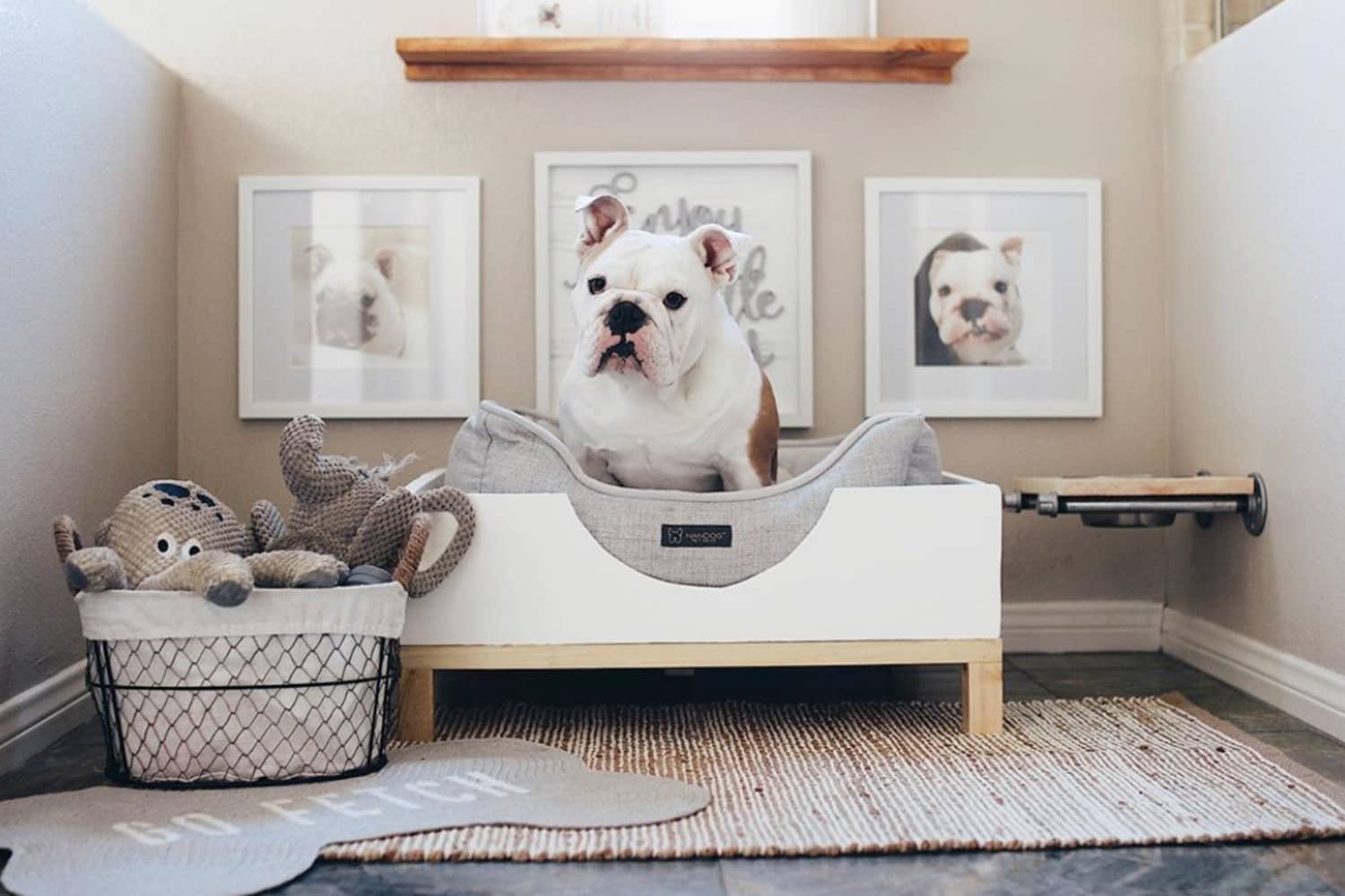 https://cdn.apartmenttherapy.info/image/upload/f_auto%2Cq_auto%3Aeco%2Cc_fill%2Cg_auto%2Cw_1500%2Car_3%3A2/at%2Fhome-projects%2F2020-08%2FDog_s_room