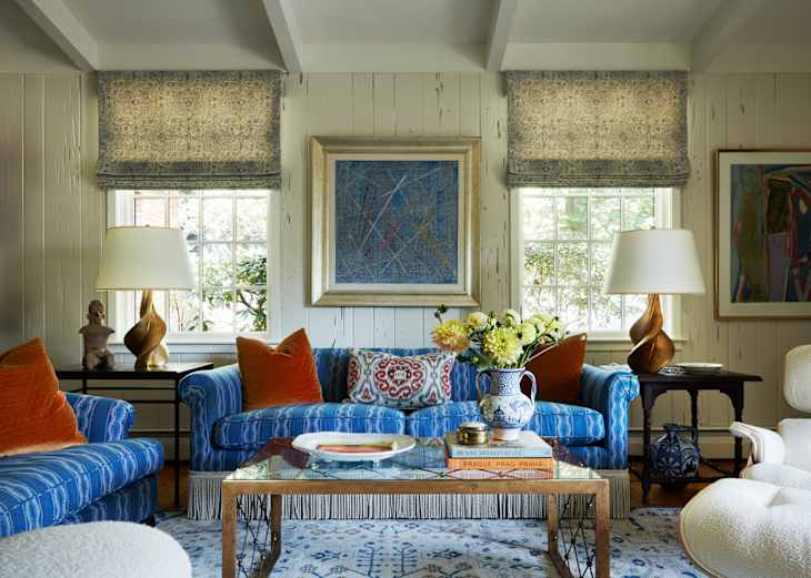 Classic retro interior in 2026 featuring antique mirror and patterned rug.