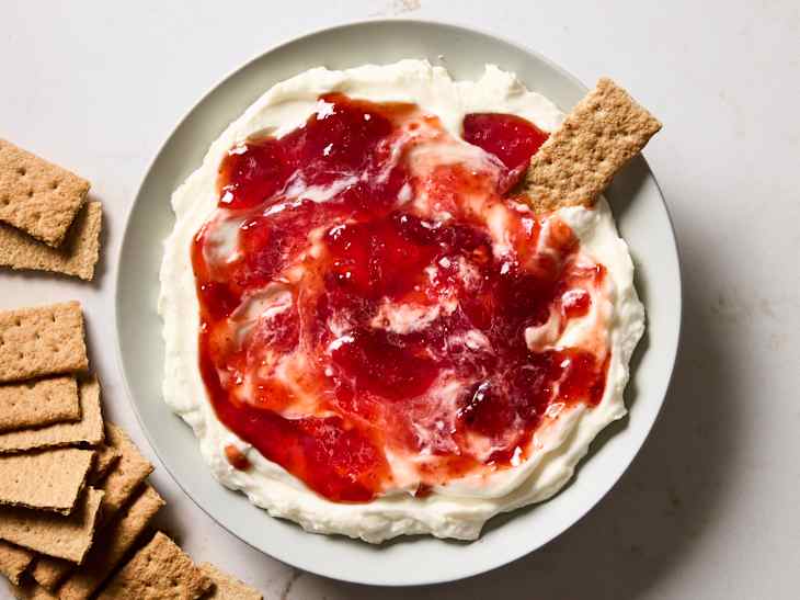 https://cdn.apartmenttherapy.info/image/upload/f_auto%2Cq_auto%3Aeco%2Cc_fit%2Cw_730%2Ch_548/k%2FPhoto%2FRecipes%2F2024-07-strawberry-cheesecake-dip%2Fstrawberry-cheesecake-dip-0043