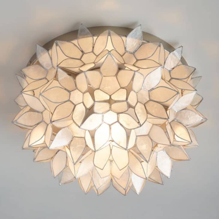 产品图片：Capiz Petal Flush Mount Cailing Light