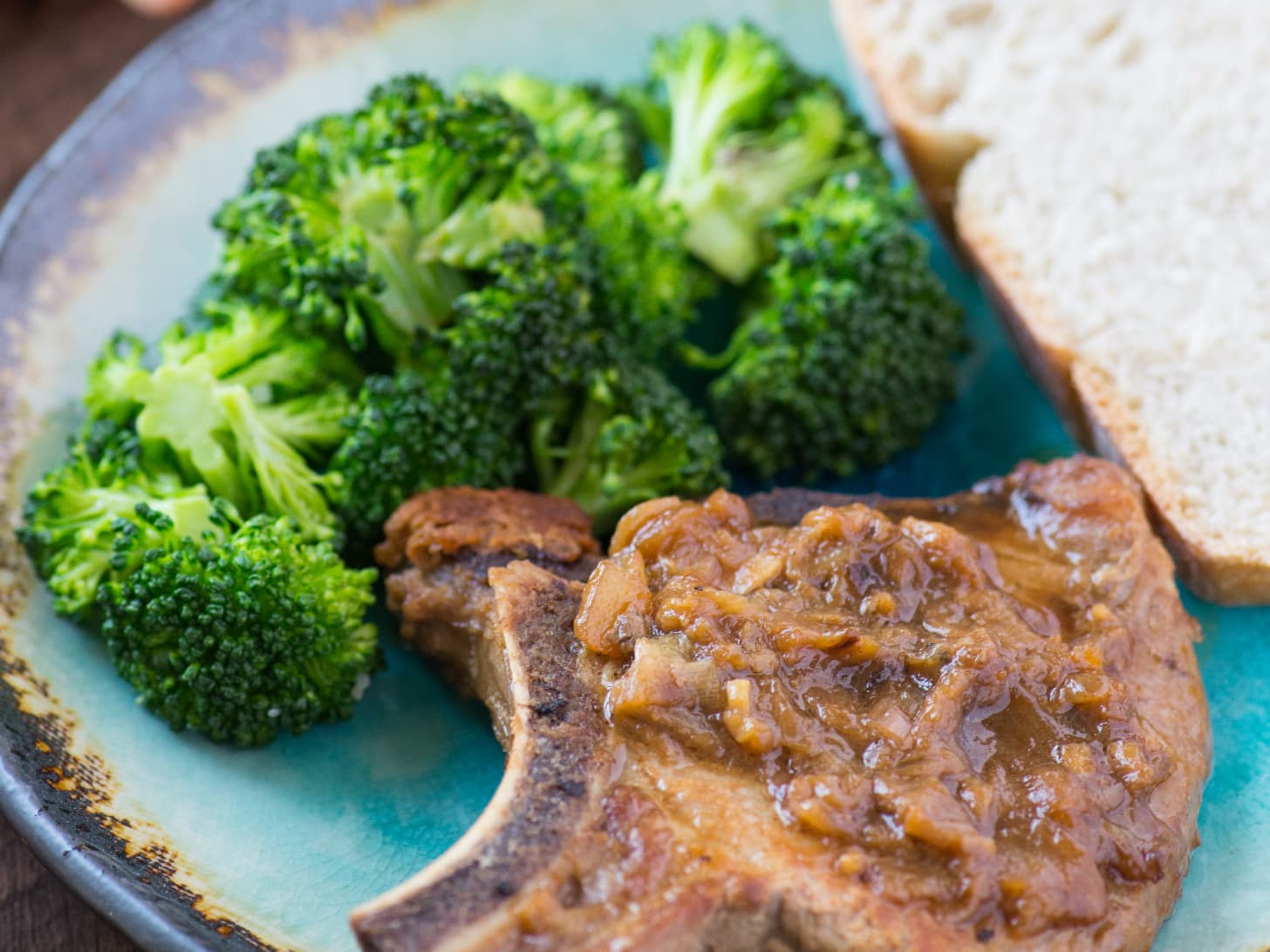 Rhubarb and brown sugar pork chops