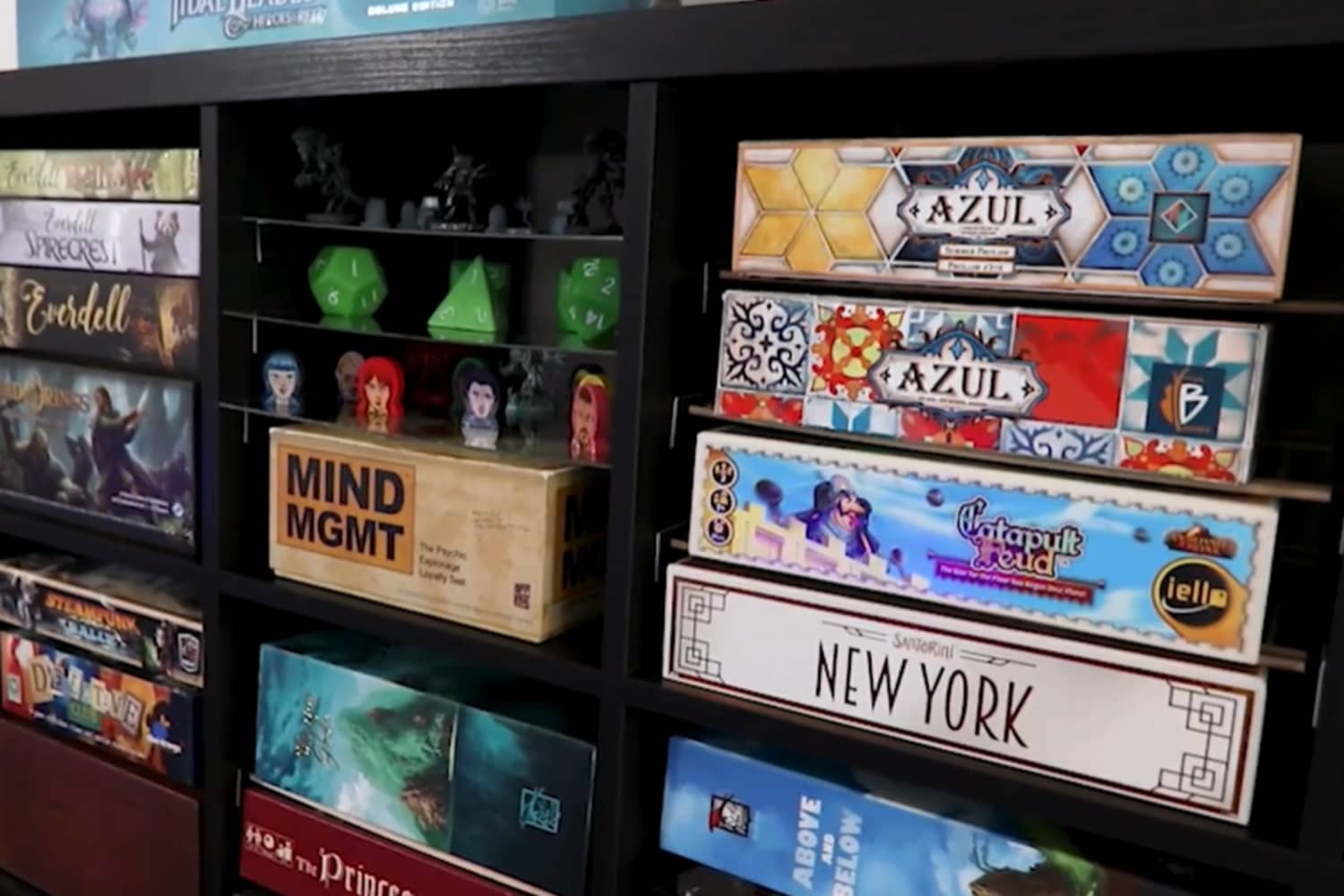 DIY Box Throne Board Game Shelf! 