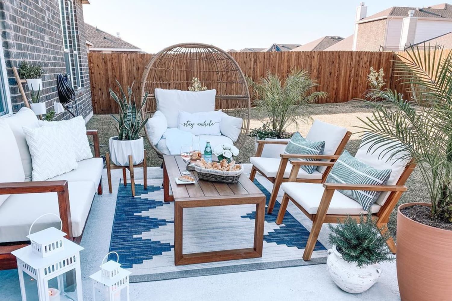 Outdoor Patio Decor: Simple & Pretty Summer Refresh