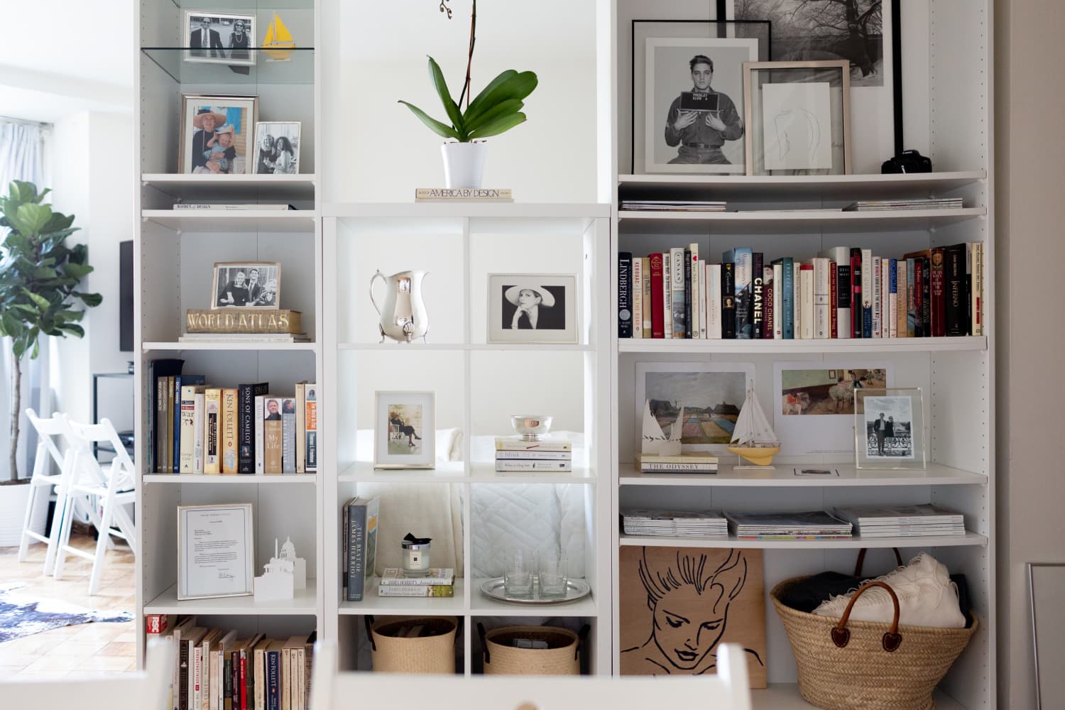 A free-standing bookcase with barrier shelving to ensure that all your  books stand up straight and sturdy.