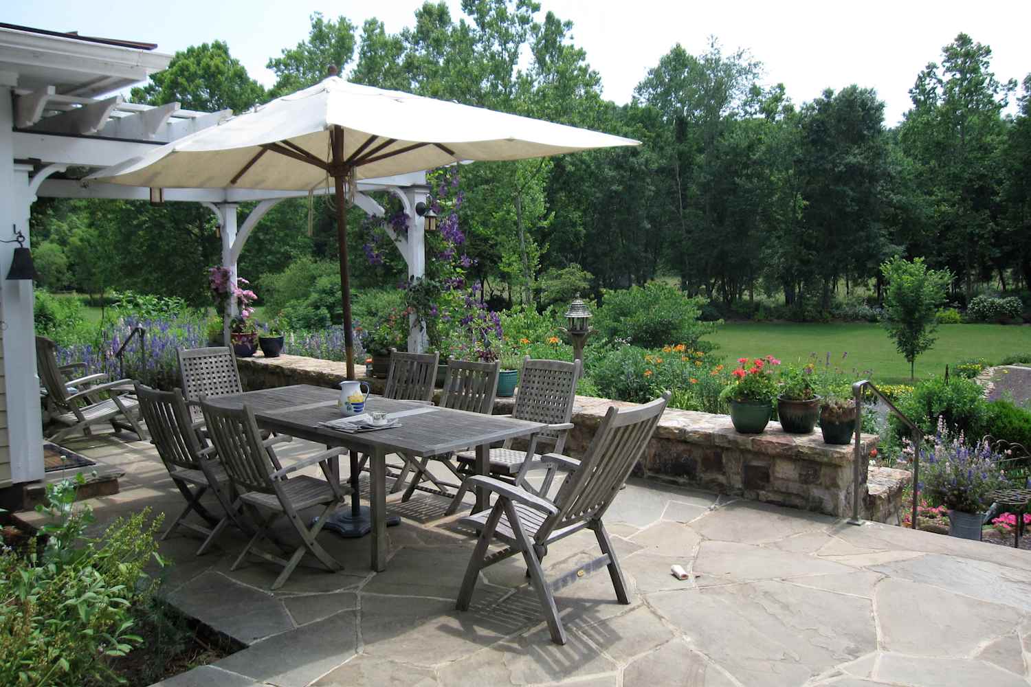 This Simple Trick Makes a Big Yard Feel So Much More Usable