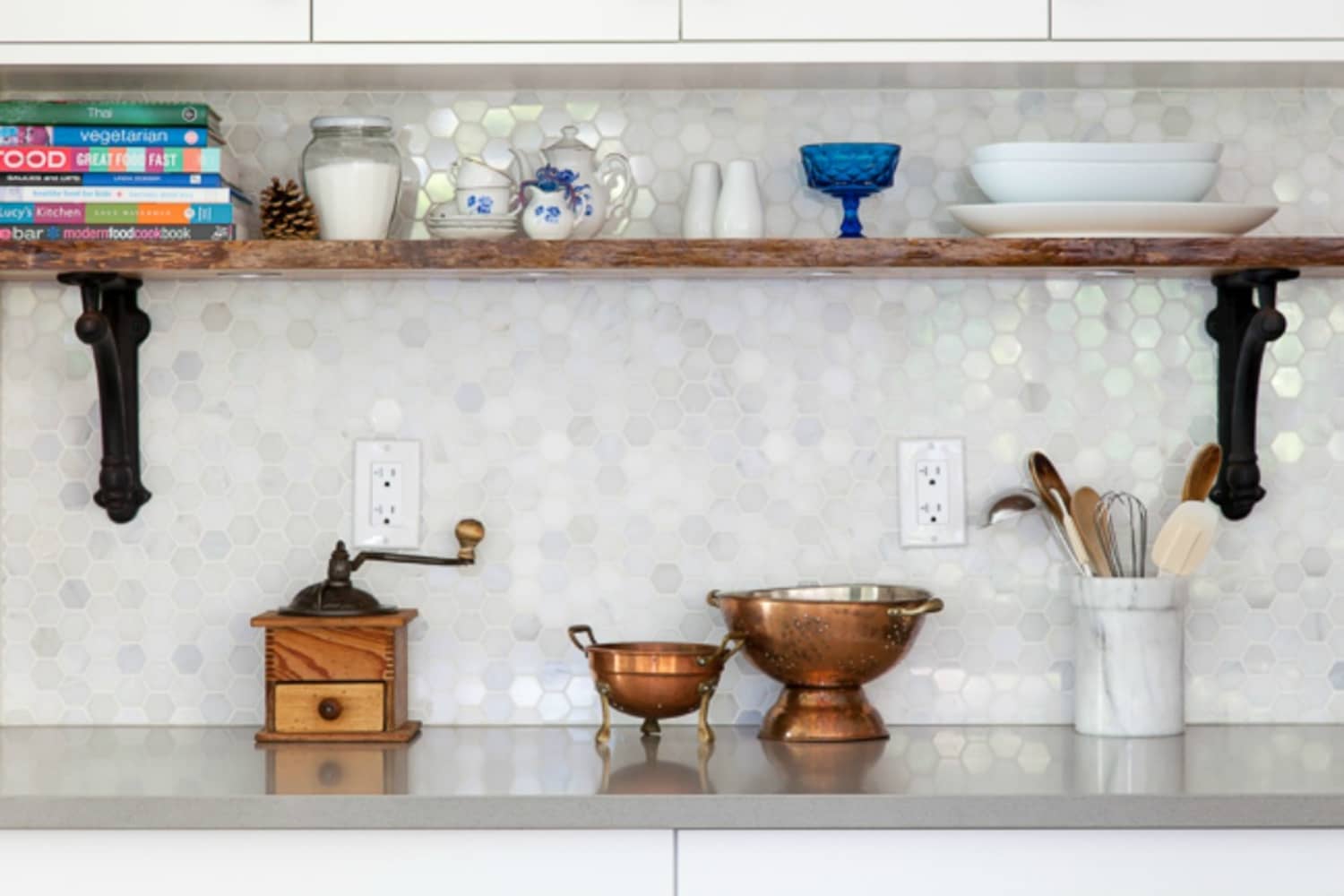 Shelf Under Top Kitchen Cabinets - Cottage - Kitchen