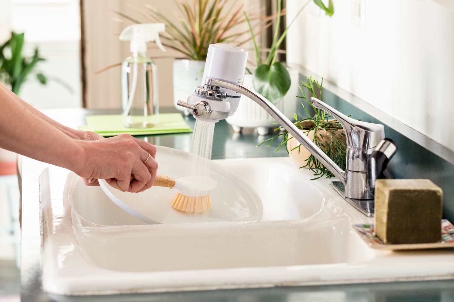 2-in-1 Soap Dispensing Cleaning Brush, Automatic Liquid Adding