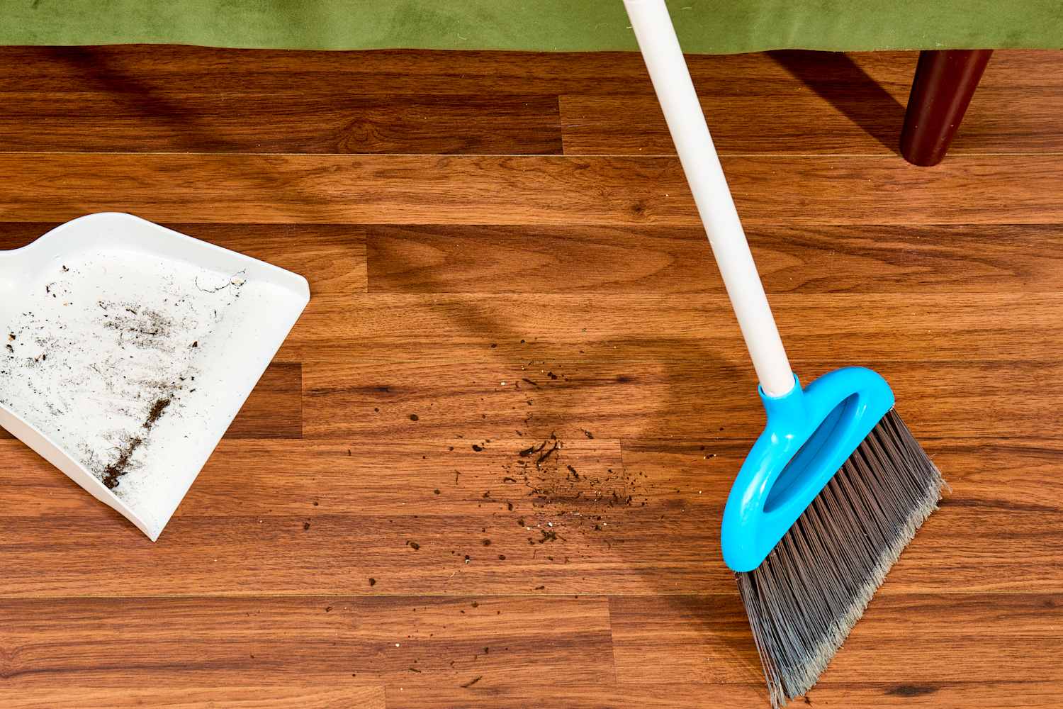 My Sister-in-Law's Broom Trick Is So Brilliant, I Had to Give It a Try
