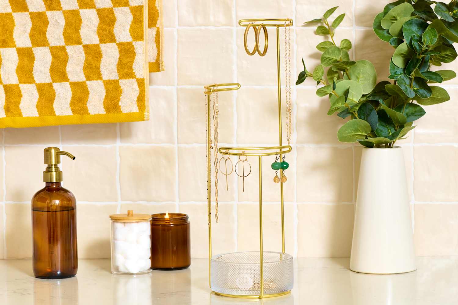 The Umbra Tesora Jewelry Stand Is the Best Jewelry Organizer ...