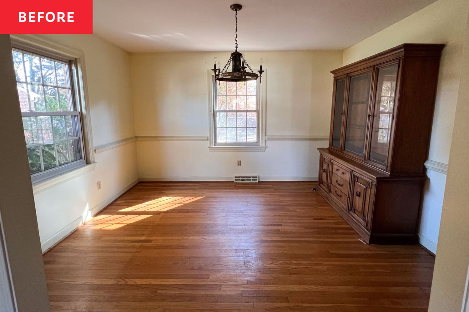 This Simple Wallpaper Swap Changed Everything in This Dining Room