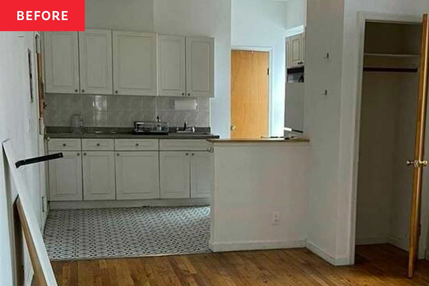 Before & After: An "Outdated" and "Dentist's Office" Kitchen Gets a Charming $300 Redo